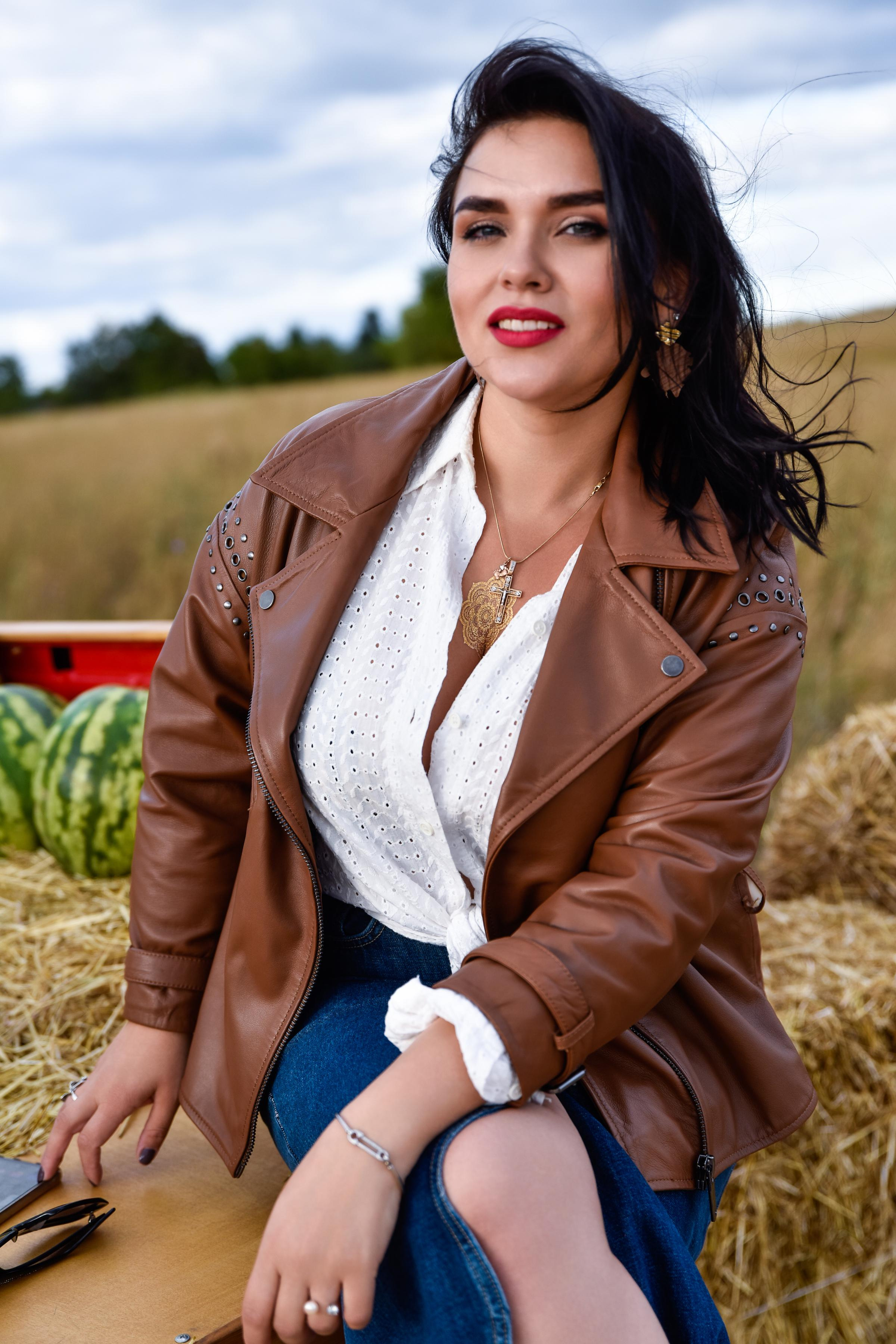 Красный пикап