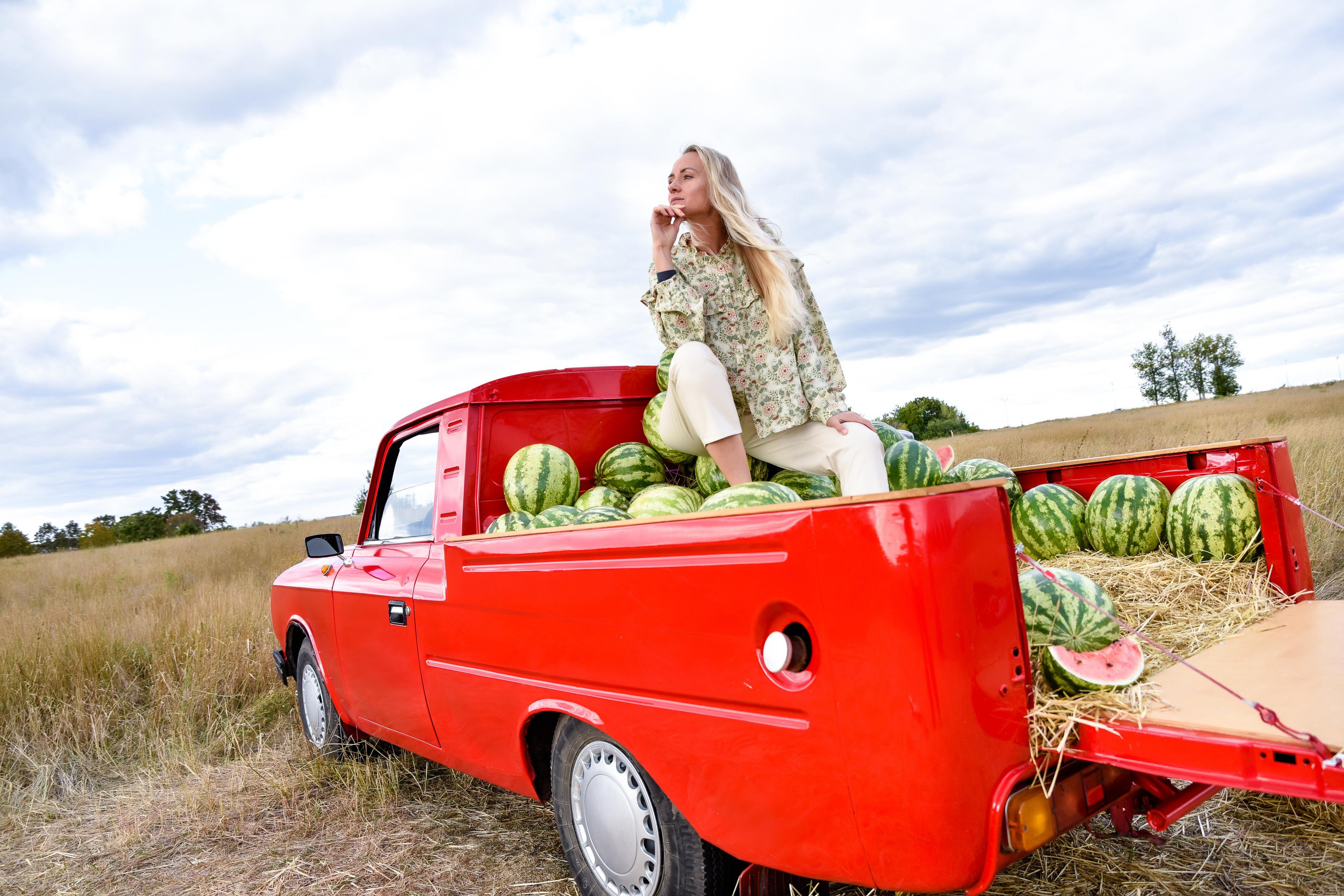 Красный пикап