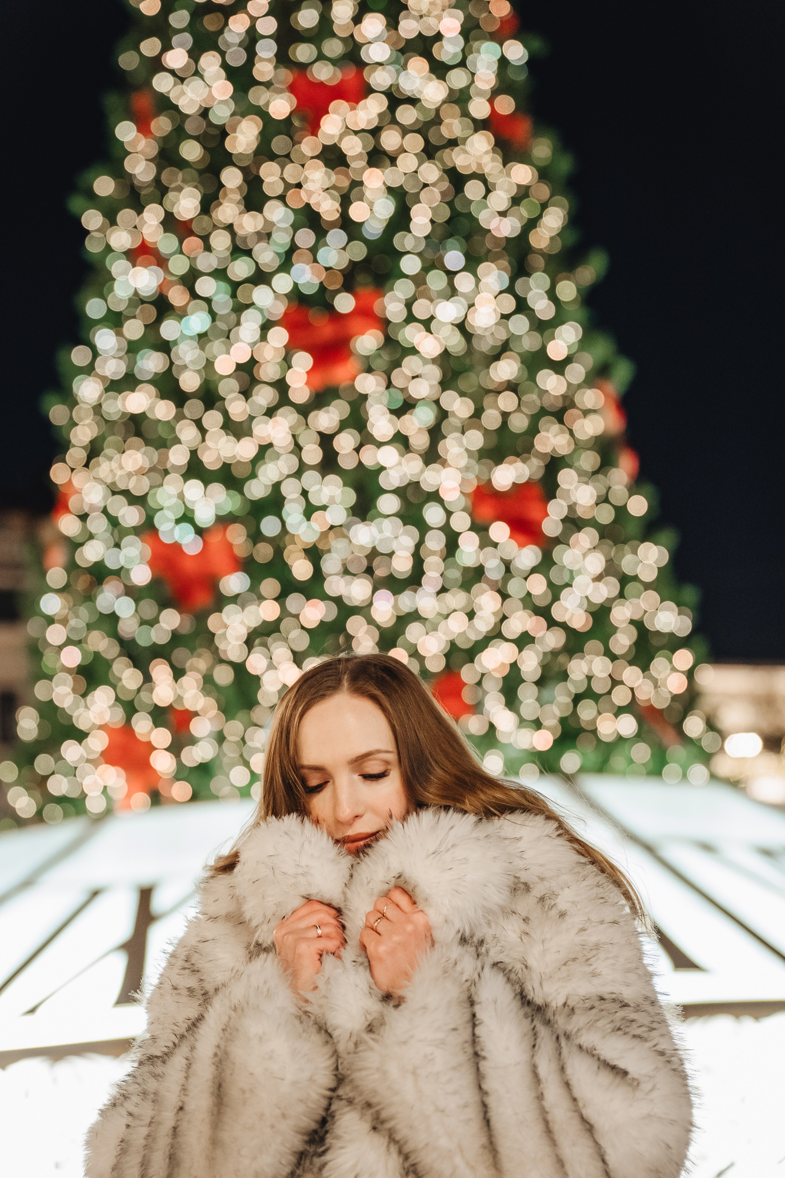 ПРОГУЛКА НА МАНЕЖНОЙ ПЛОЩАДИ ДЛЯ ДЕВУШКИ ПЕРЕД НОВЫМ ГОДОМ (НОВОГОДНЯЯ ФОТОСЕССИИЯ НА МАНЕЖНОЙ ПЛОЩАДИ). Профессиональный фотограф, Санкт-Петербург — Виктория Богомолова
