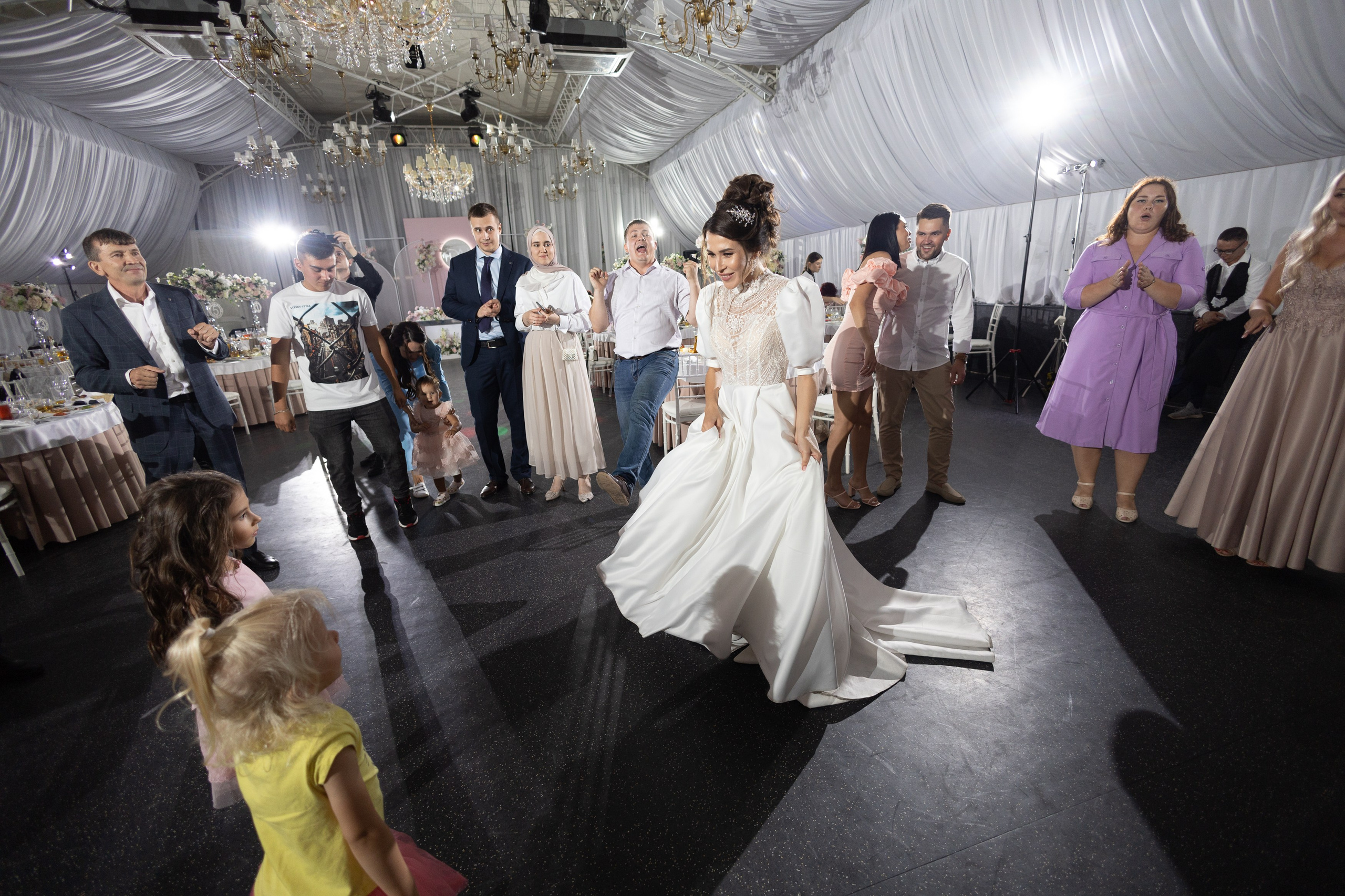 Свадебный фотограф Уфа — Руслан ГабдлисламовЖивые эмоции, красивые кадры, воспоминания на всю жизнь.Работаю по всей Республике Башкортоста. Свадебный фотограф Уфа Руслан Габдлисламов