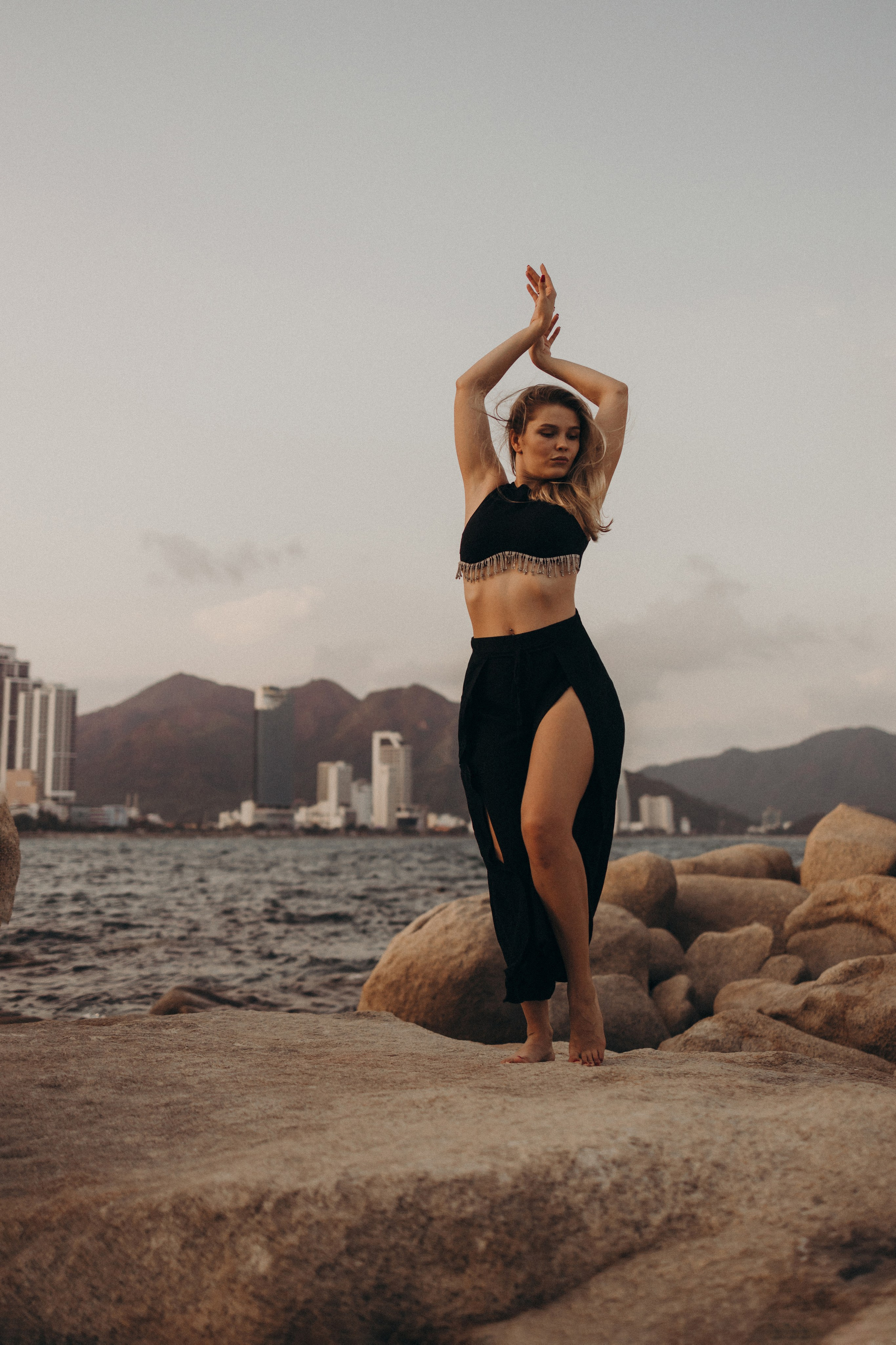 Кристина (Каменный сад Хон Чонг, Нячанг). Фотограф Астана. Индивидуальные, парные и семейные фотосессии