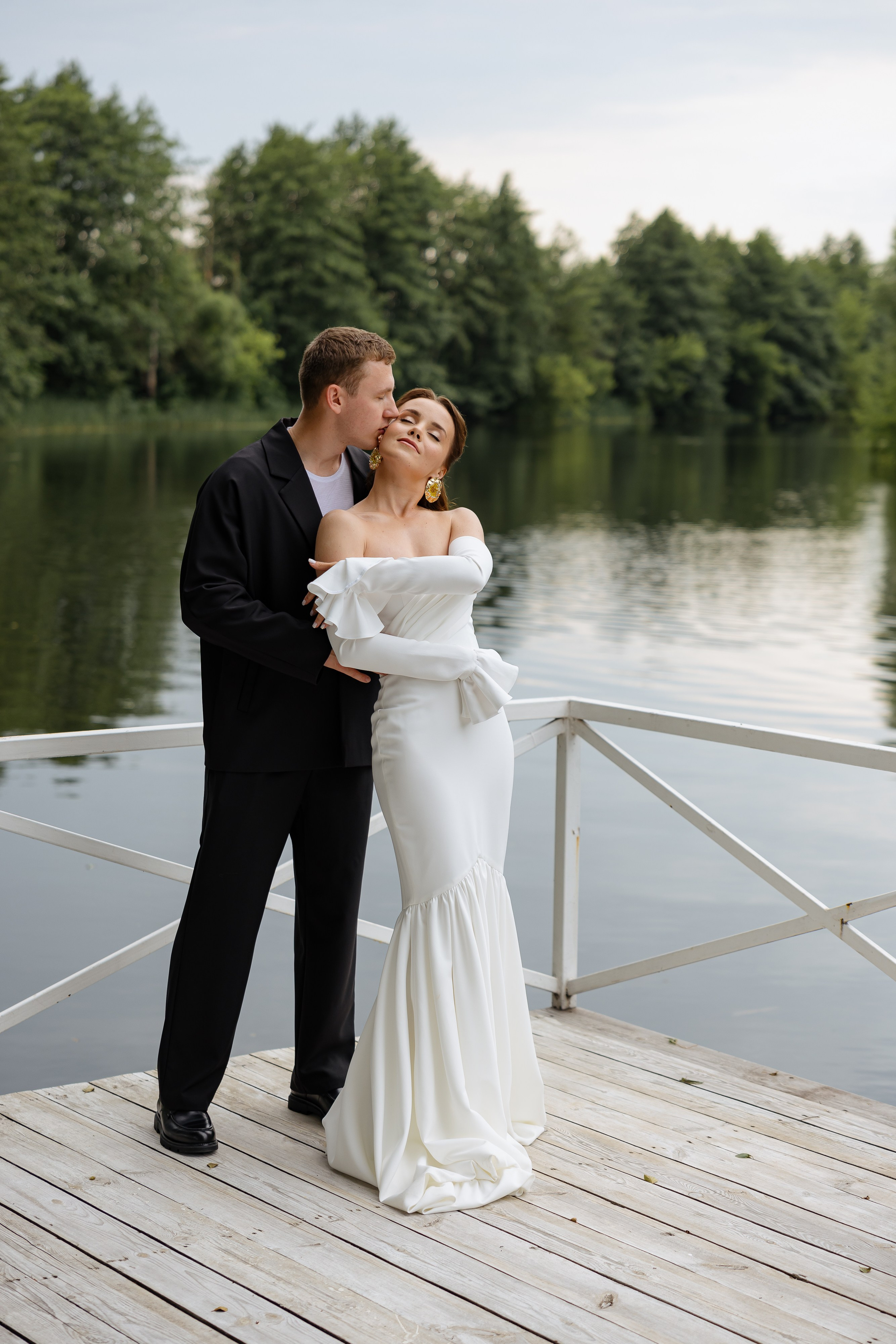 Июньская свадьба на берегу реки. Фотограф Сергей Ртищев в Москве и РФ