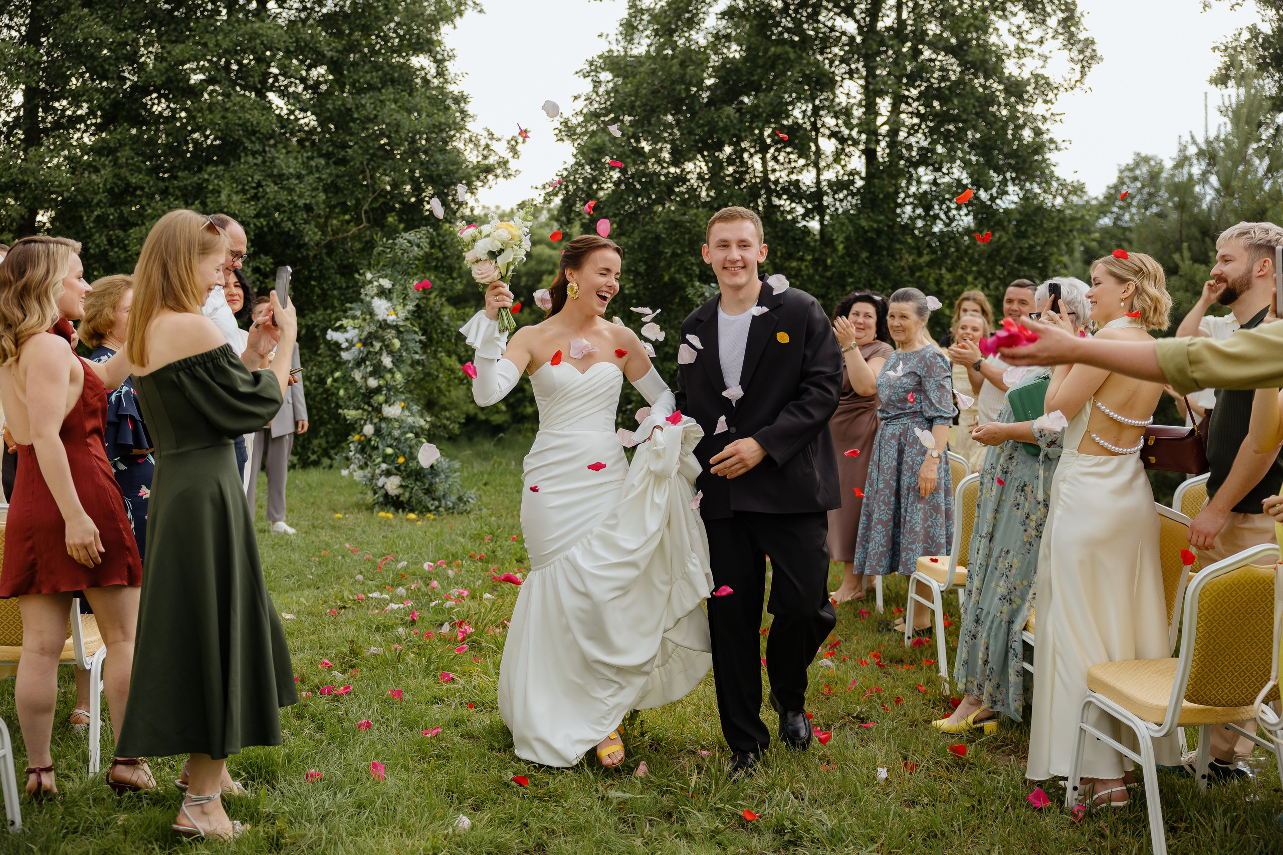 Июньская свадьба на берегу реки. Фотограф Сергей Ртищев в Москве и РФ
