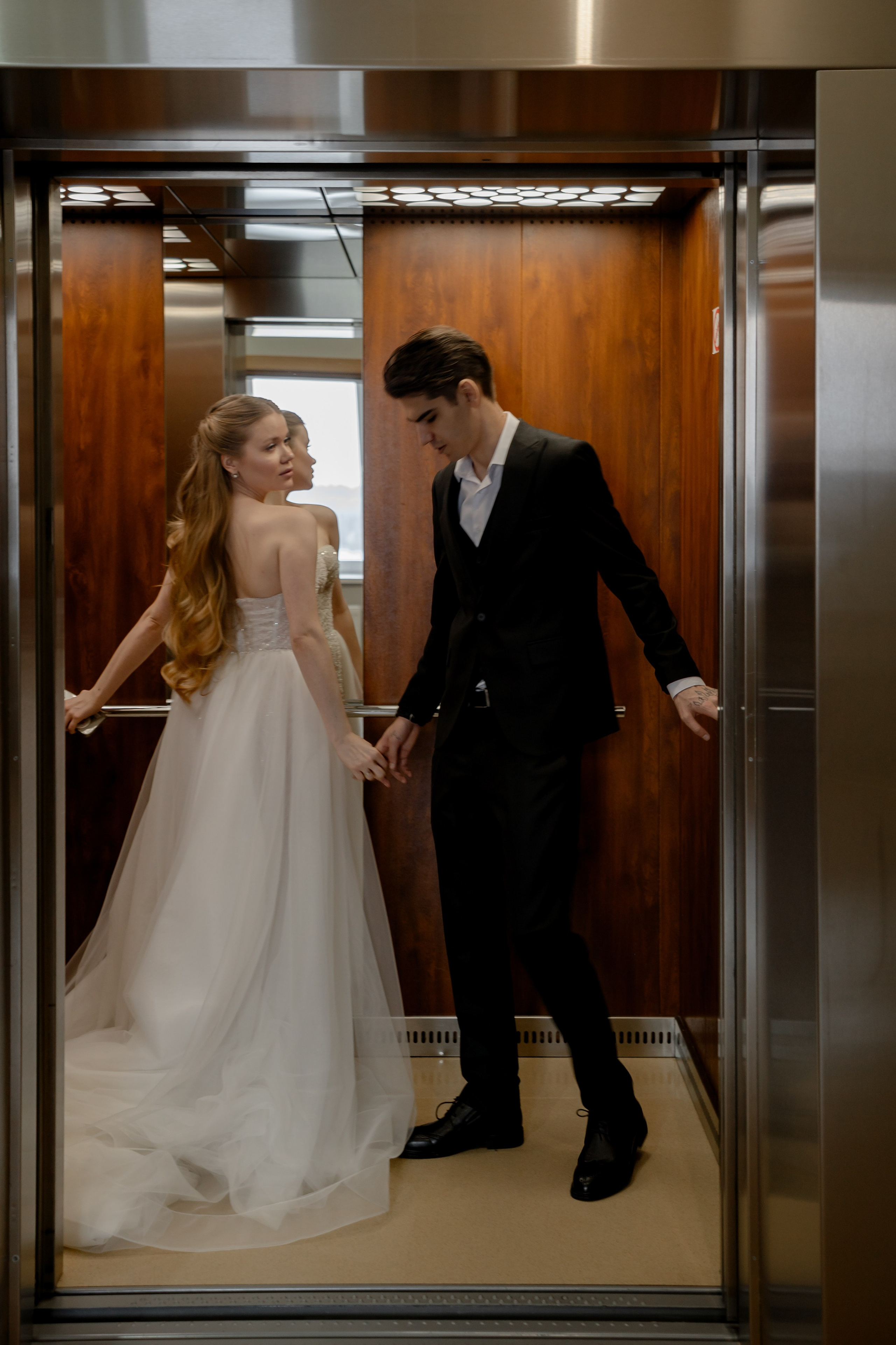 СВАДЕБНАЯ СЬЕМКА СБОРОВ В ОТЕЛЕ И ВЫЕЗД НА ЦЕРЕМОНИЮ (СНЯТО В СИБИРЕ В НИЖНЕВАРТОВСКЕ)М. Профессиональный фотограф, Санкт-Петербург — Виктория Богомолова