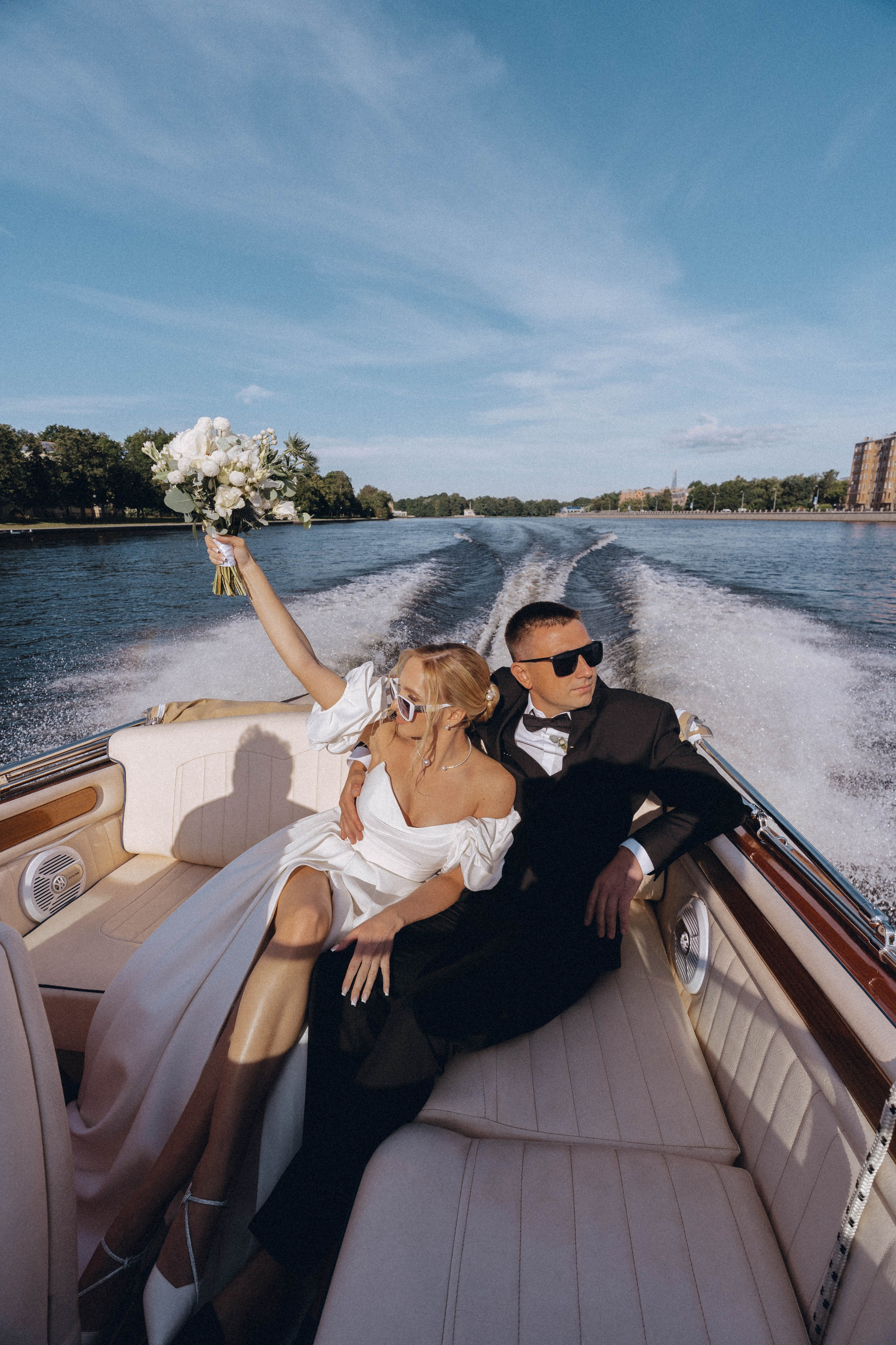 СВАДЕНБНАЯ СЬЕМКА НА КАТЕРЕ ПО КАНАЛАМ САНКТ-ПЕТЕРБУРГА И В АКВАТОРИИ НЕВЫ. Профессиональный фотограф, Санкт-Петербург — Виктория Богомолова