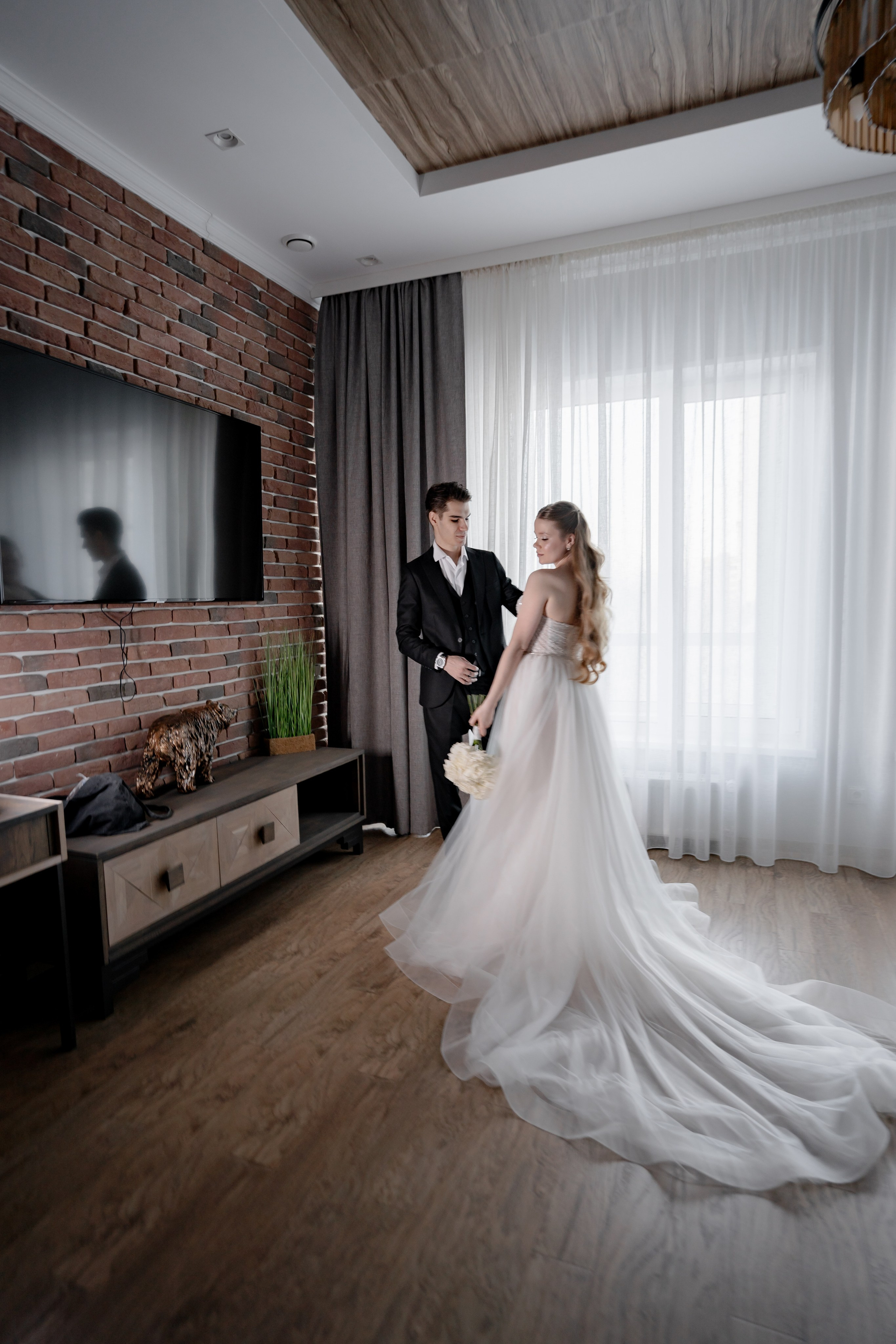 СВАДЕБНАЯ СЬЕМКА СБОРОВ В ОТЕЛЕ И ВЫЕЗД НА ЦЕРЕМОНИЮ (СНЯТО В СИБИРЕ В НИЖНЕВАРТОВСКЕ)М. Профессиональный фотограф, Санкт-Петербург — Виктория Богомолова