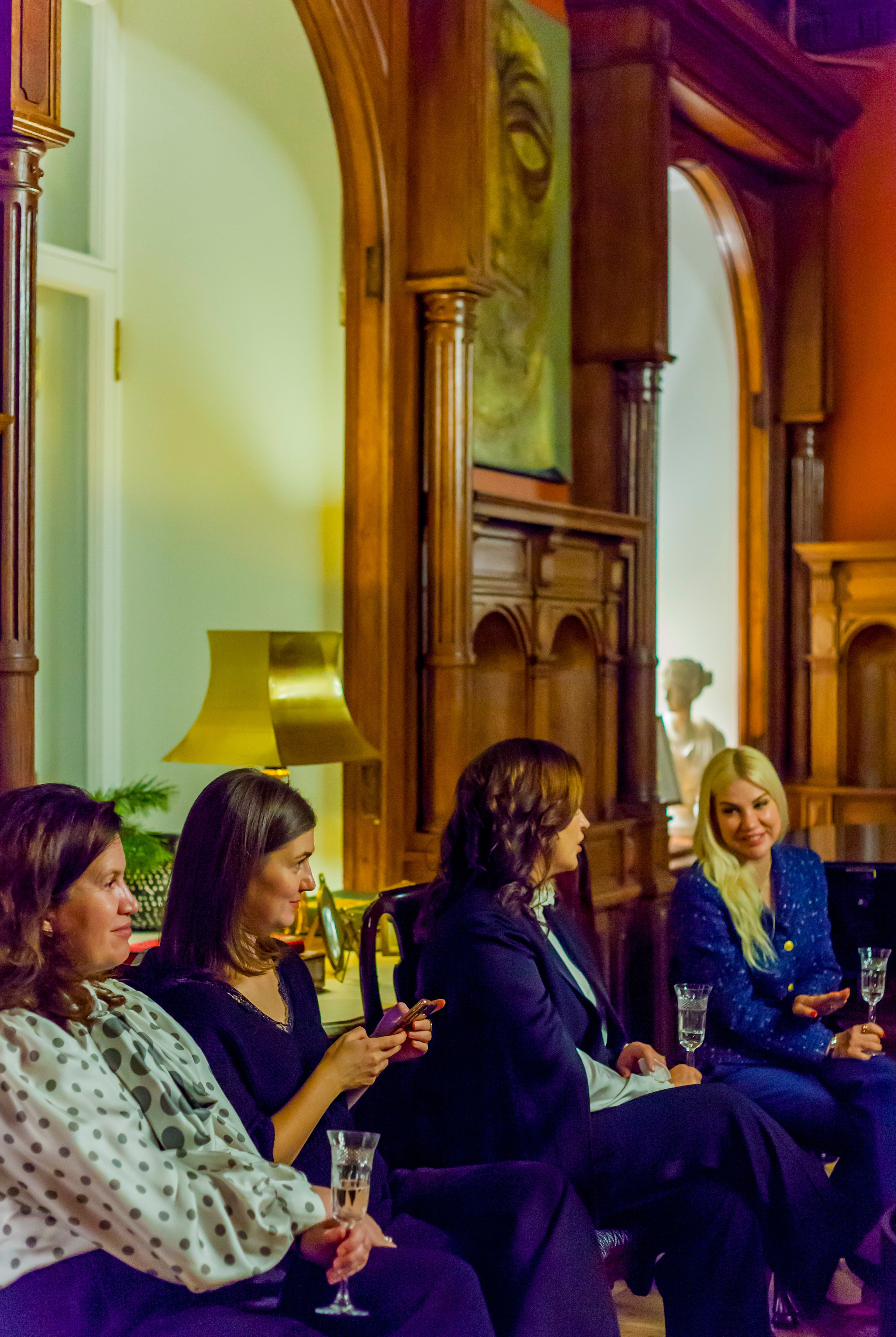 Фарфоровая экспедиция в Петербурге. Ольга Черешнева. Фотограф Александра Степанова