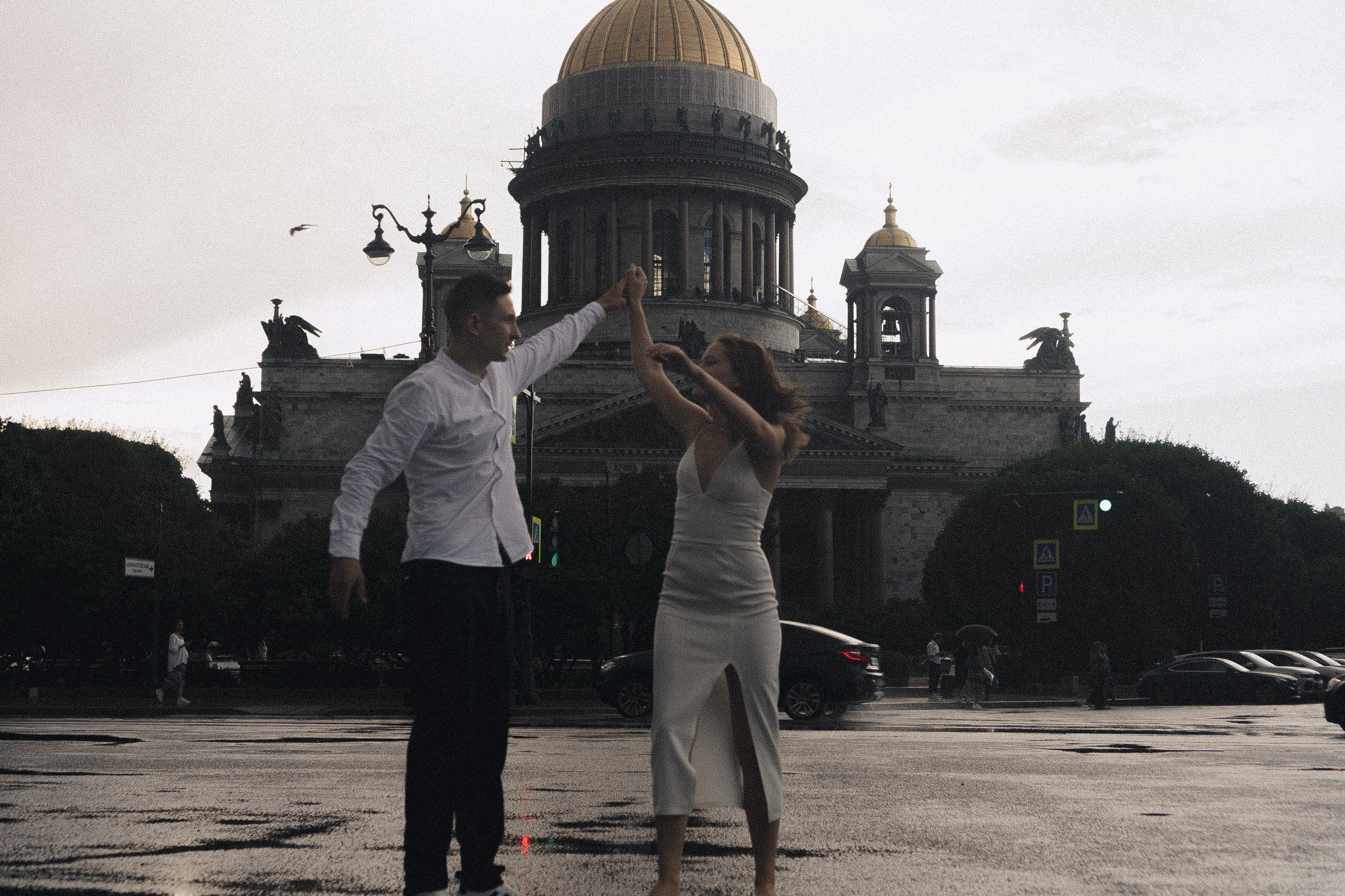 СВАДЕБНАЯ ФОТОСЕСИСИЯ В МЕТРО И ВОЗЛЕ ИСАКИЕВСКОГО СОБОРА В ДОЖДЬ. Профессиональный фотограф, Санкт-Петербург — Виктория Богомолова