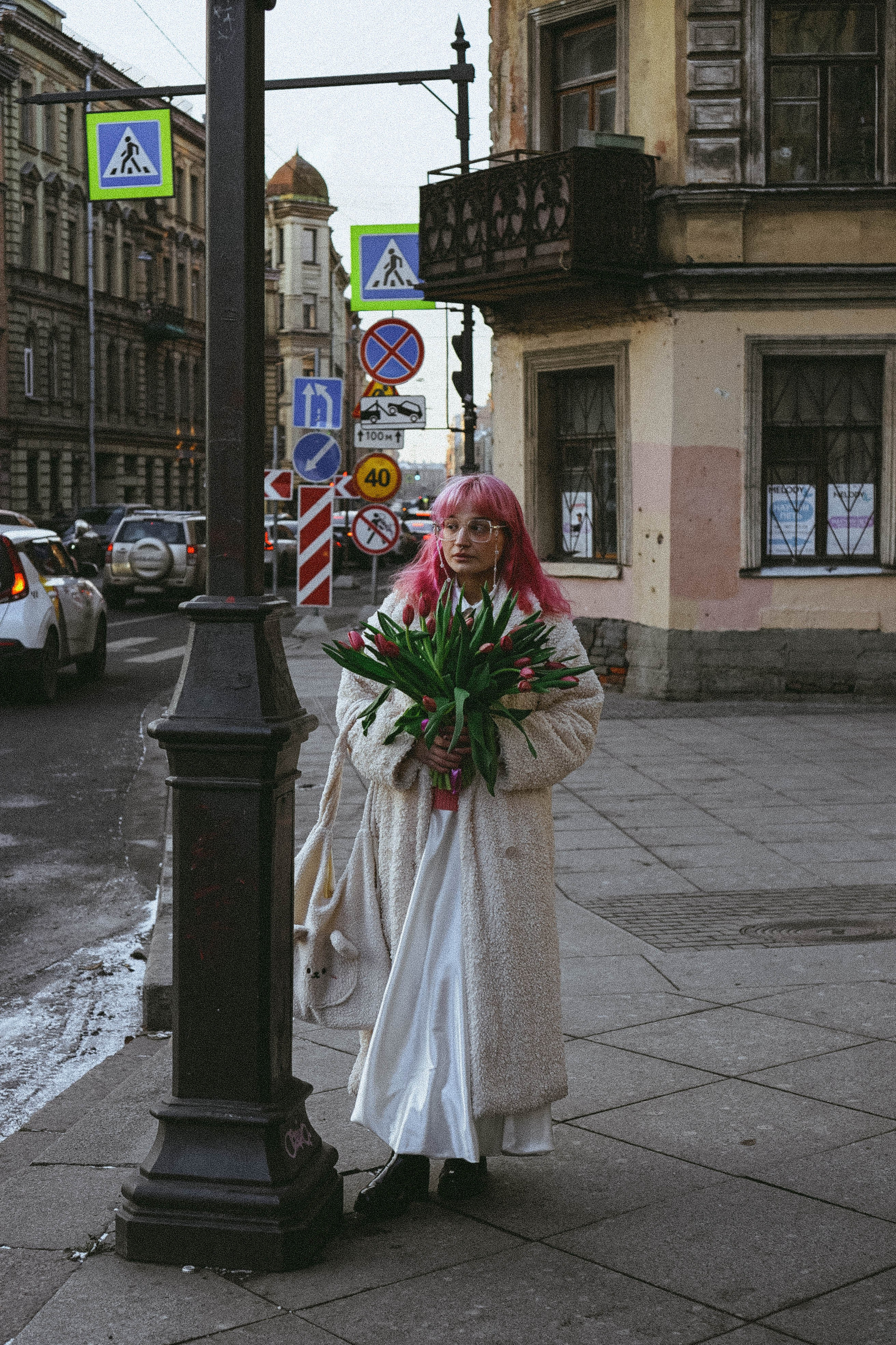 Прогулочная фотосессия с тюльпанами. Профессиональный фотограф, Санкт-Петербург — Виктория Богомолова