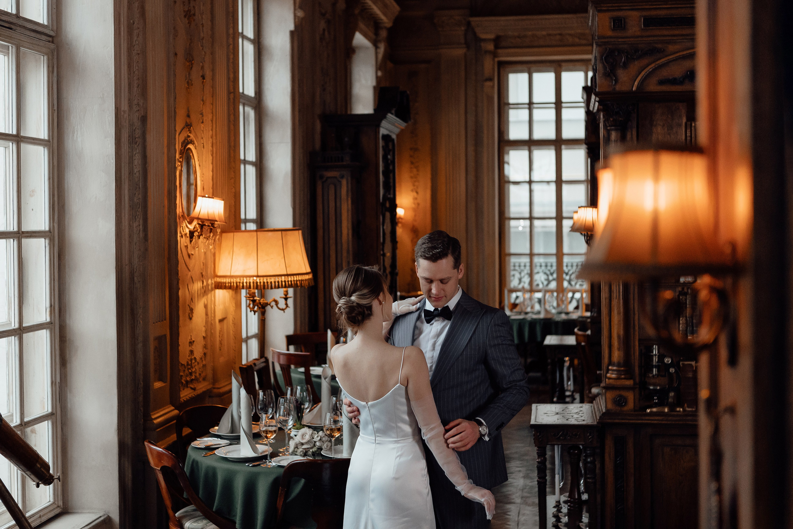 Свадебная фотосессия в Кафе Пушкинъ. Свадебный фотограф в Москве Дарья Олендарёва