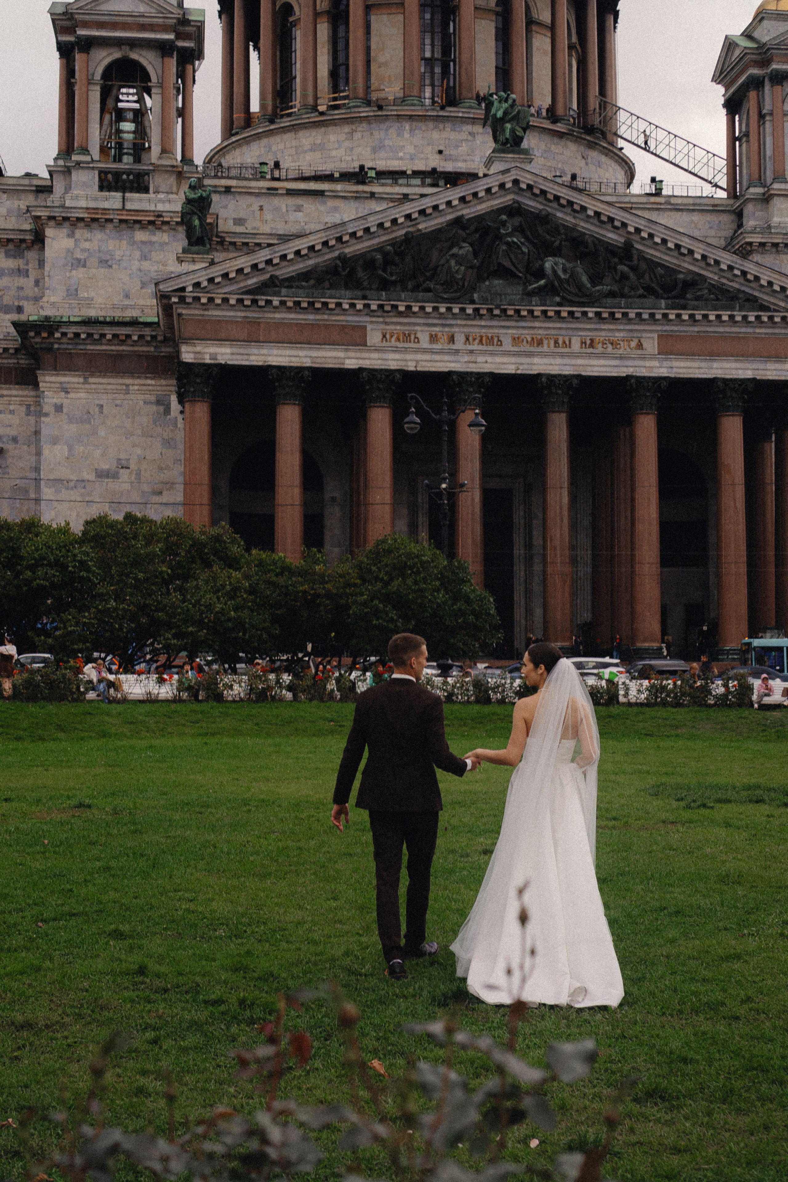 СВАДЕБНАЯ ПРОГУЛКА В САНТК-ПЕТЕРБУРГЕ (ИСАКИЕВСКИЙ СОБОР, ЗИМНЯЯ КАНАВКА, ЭРМИТАЖ И БОЛЬШАЯ МОРСКАЯ УЛИЦА). Профессиональный фотограф, Санкт-Петербург — Виктория Богомолова
