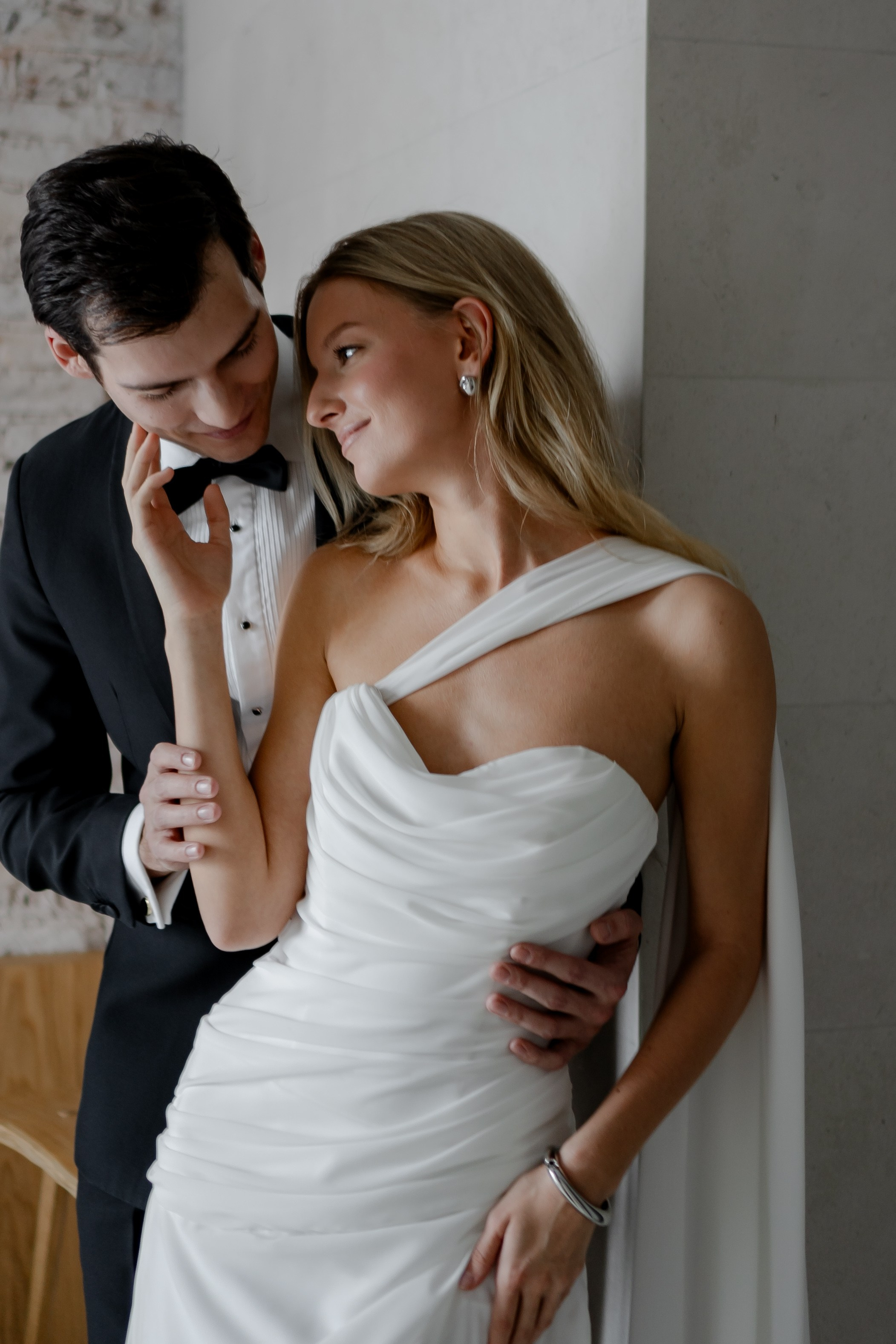 ЭЛЕГАНТНАЯ СВАДБЕНАЯ СЬЕМКА ЖЕНИХА И НЕВЕСТЫ В ДОРОГОМ ОТЕЛЕ САНКТ-ПЕТЕРБУРГА. Профессиональный фотограф, Санкт-Петербург — Виктория Богомолова