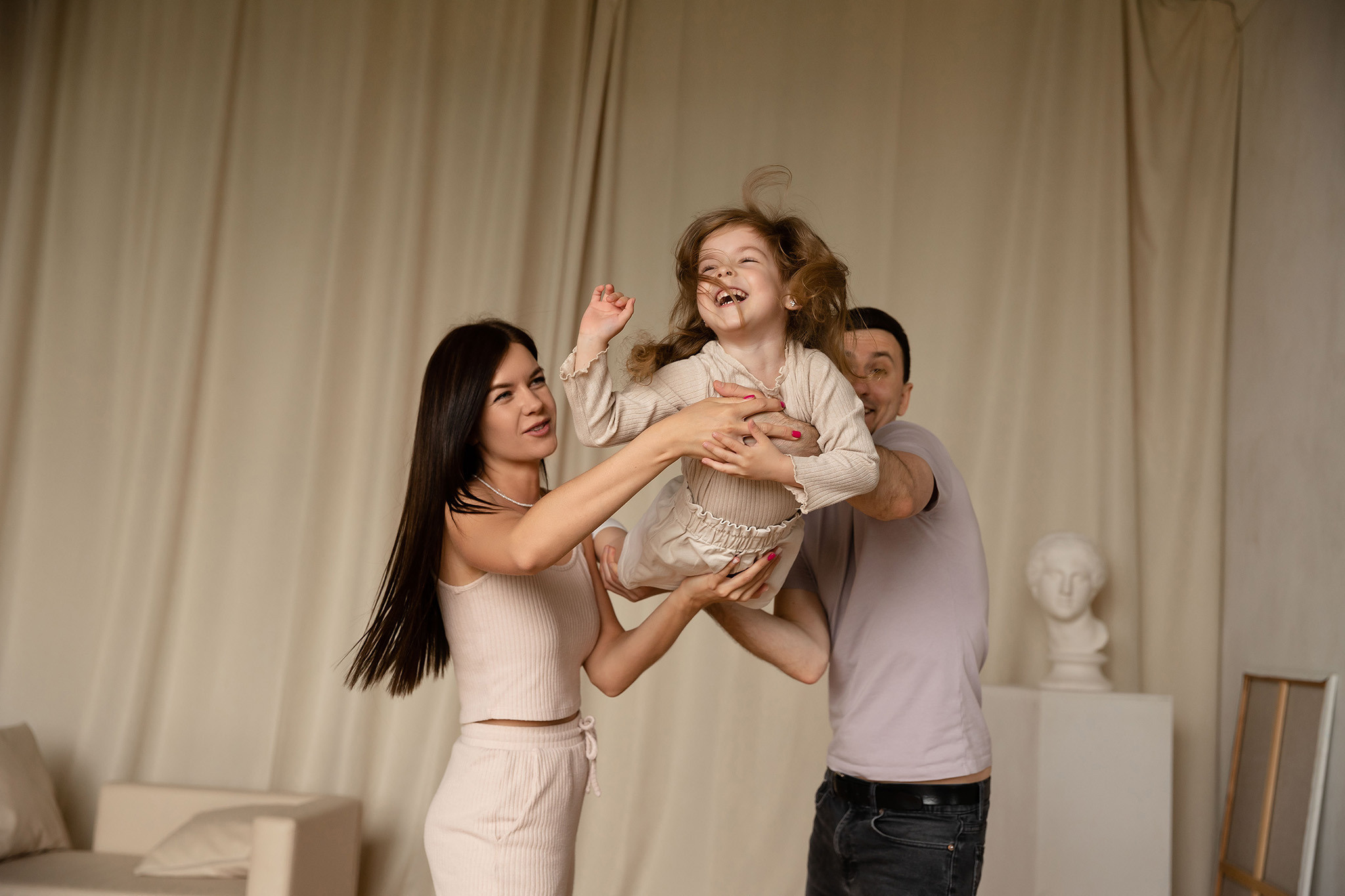 Семейная фотосессия в студии в Краснодаре. Семейный и свадебный фотограф в Краснодаре. Кристина Ендальцева