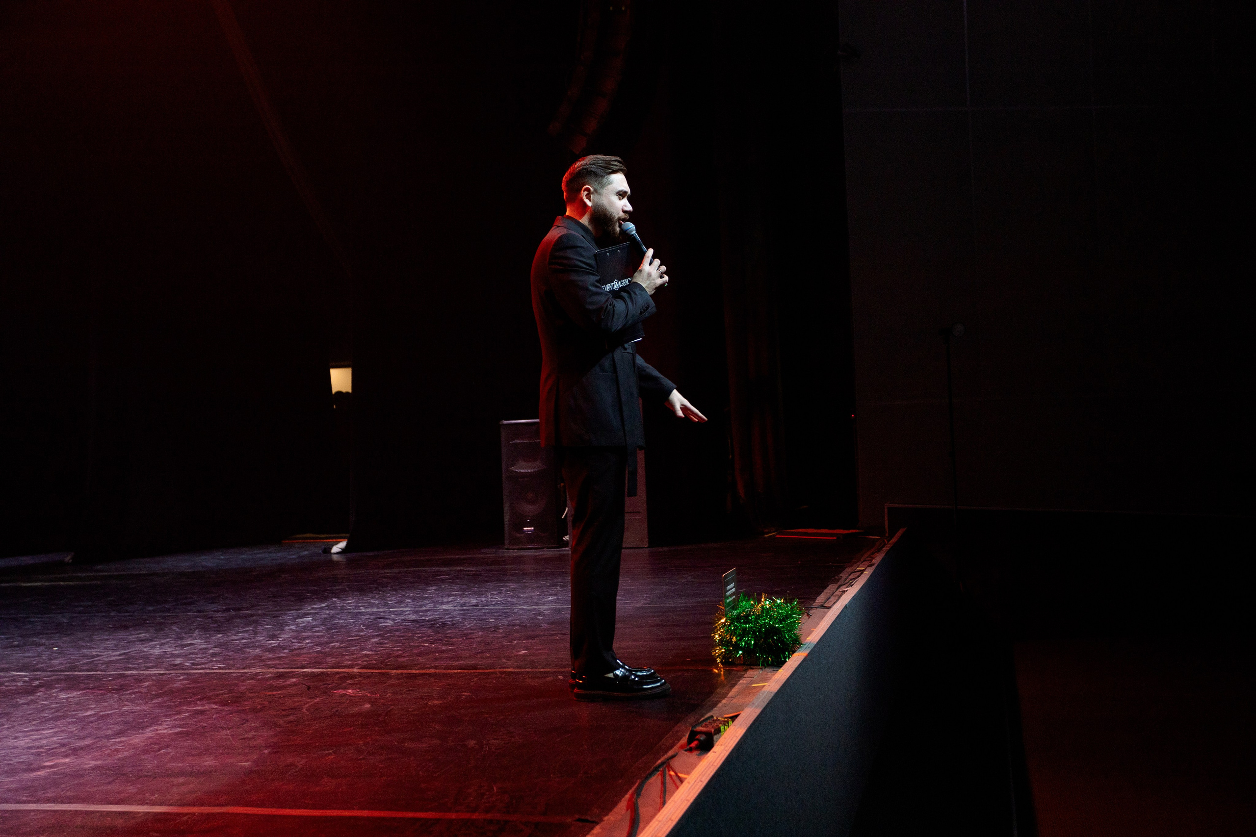 РЕПОРТАЖ: НОВЫЙ ГОД В ДК МЕТАЛЛУРГ. Профессиональный фотограф в Ижевске Леша Петров