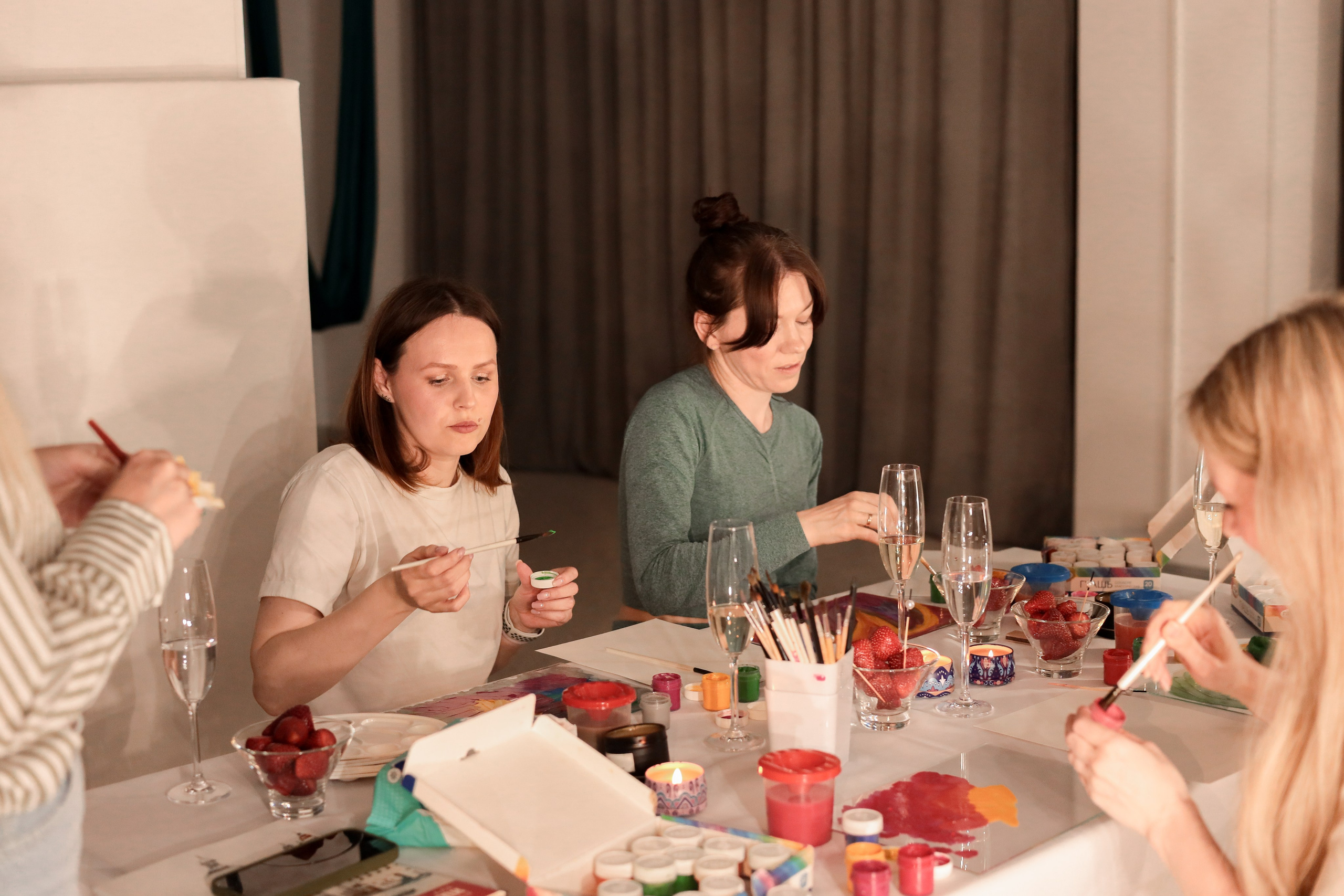 Арт-терапия + аэройога. Фотограф Надршина Лилия