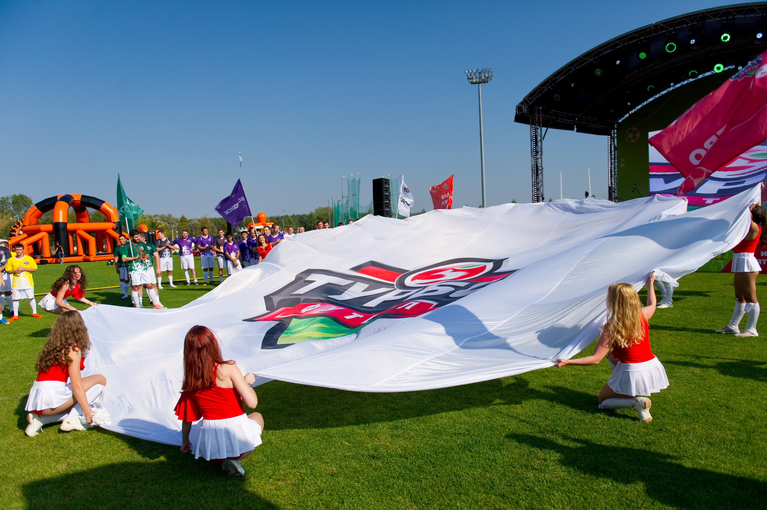 Турбофутбол (корпоративное соревнование «Пятерочки»). Репортажный фотограф и видеограф Слава Думчев. Тимбилдинги, отчетники, корпоративы