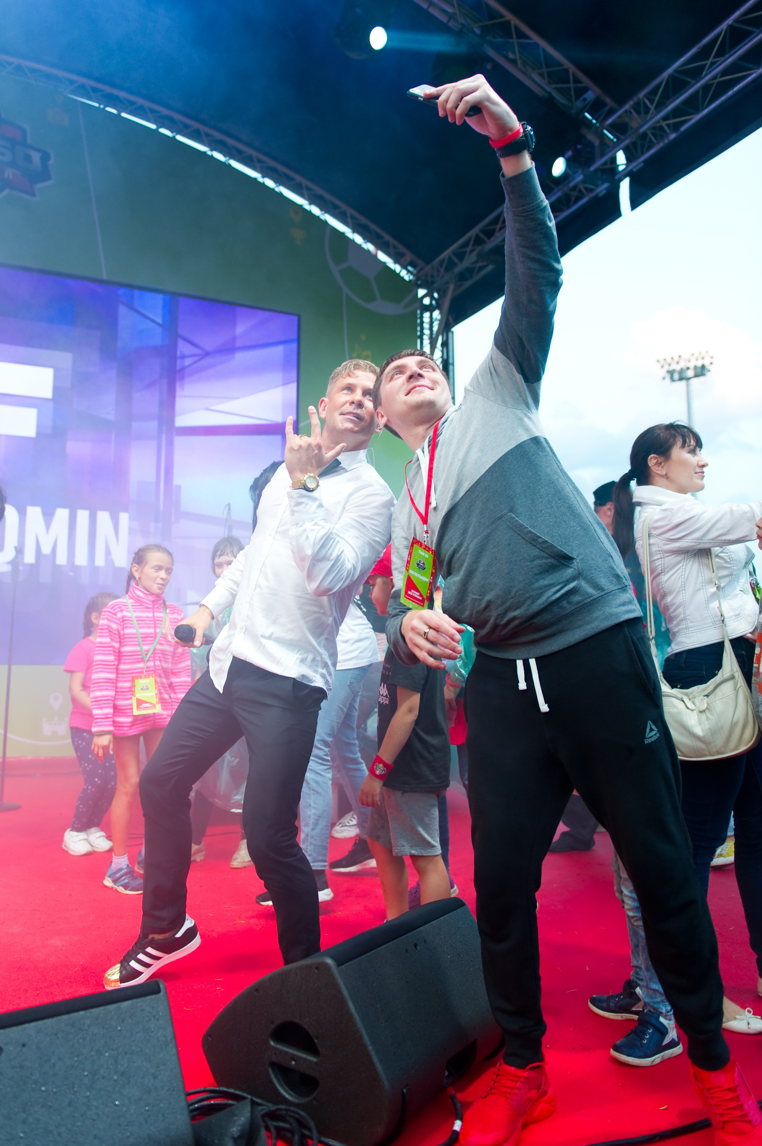 Турбофутбол (корпоративное соревнование «Пятерочки»). Репортажный фотограф и видеограф Слава Думчев. Тимбилдинги, отчетники, корпоративы