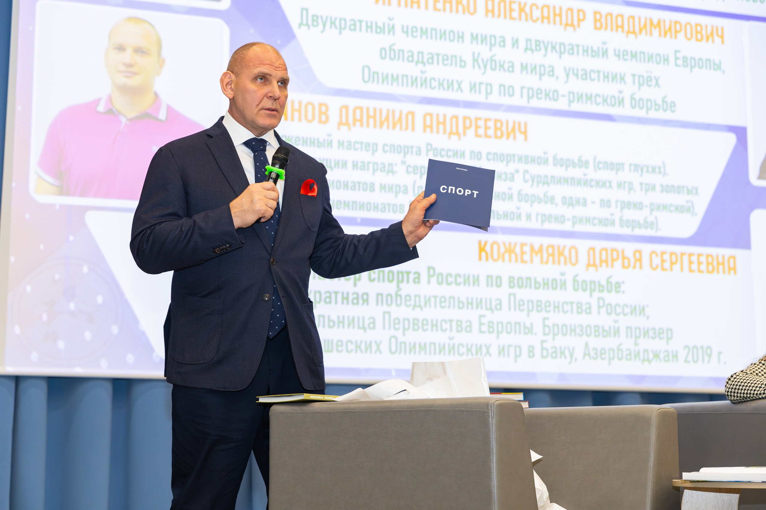 Открытия спортивного зала по вольной борьбе. В школе № 221. Фотограф Александр Поздняков  Новосибирск