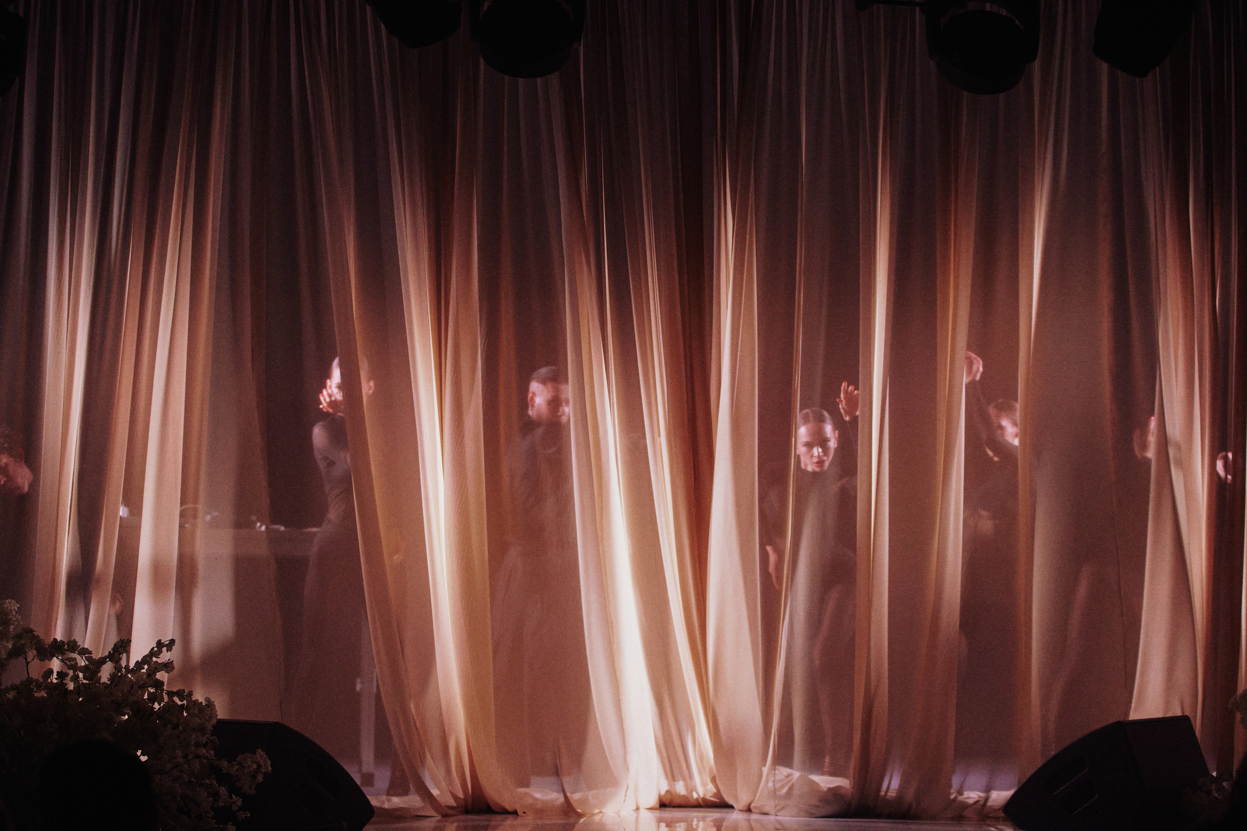 REFLECTIONS: A TRAIL OF FEELINGS. Дмитрий Мазуркевич: Профессиональный Репортажный Фотограф