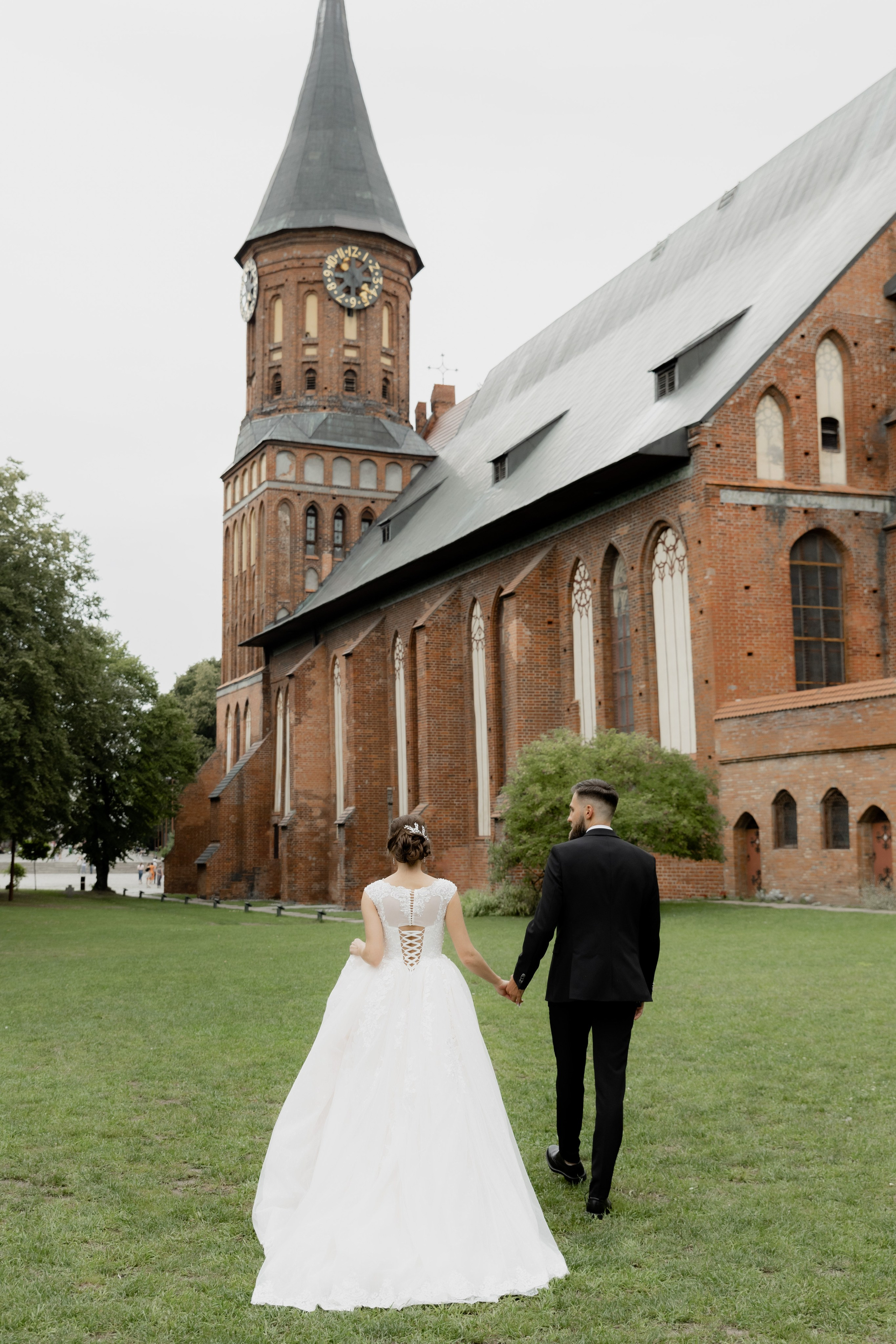 Александр&Анжелика Свадебная прогулка по о.Канта и Музею изобраз.искусств. Свадебный фотограф Калининград