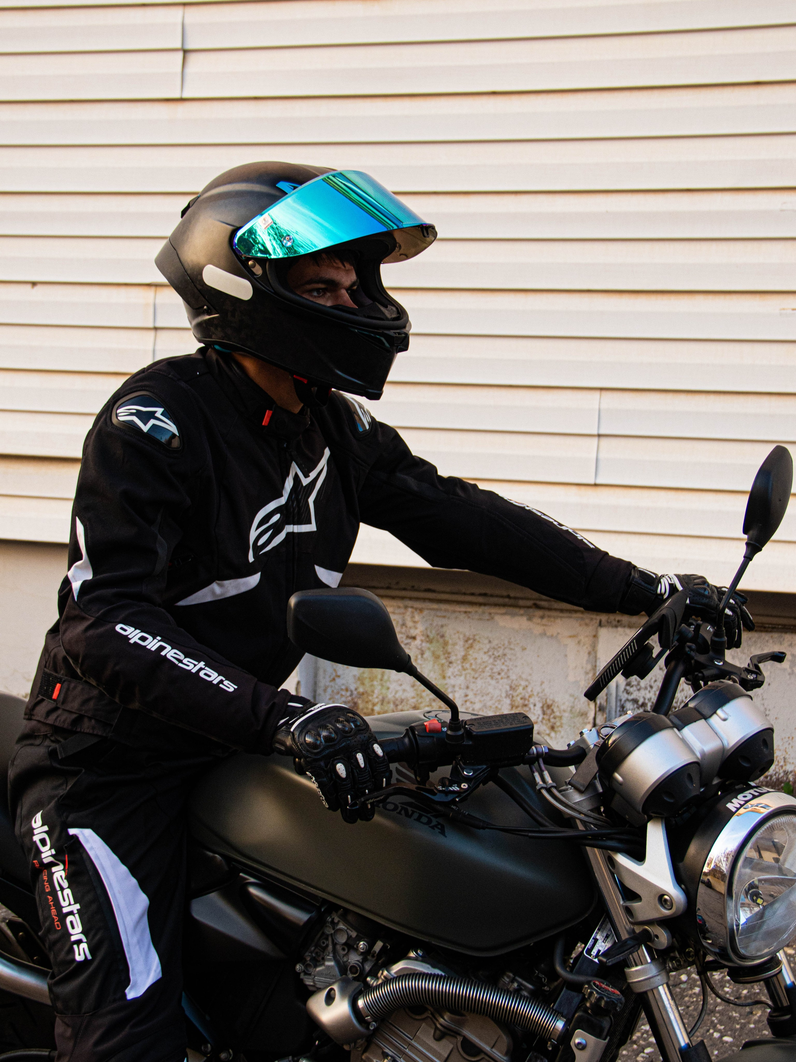 Мотоциклетный шлем. «Матрица»