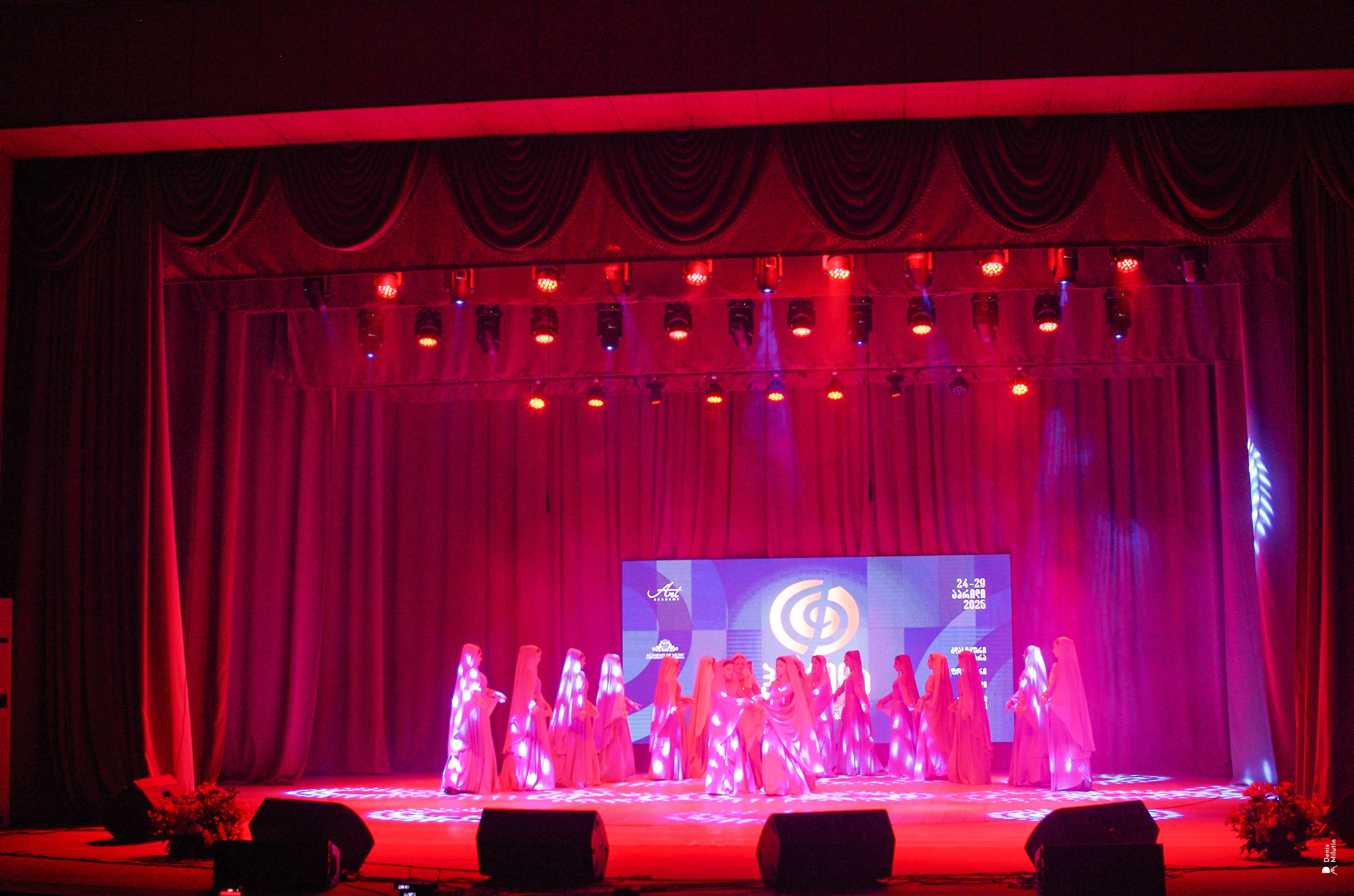 Танцы в Хоби. Портретный фотограф Денис Милютин