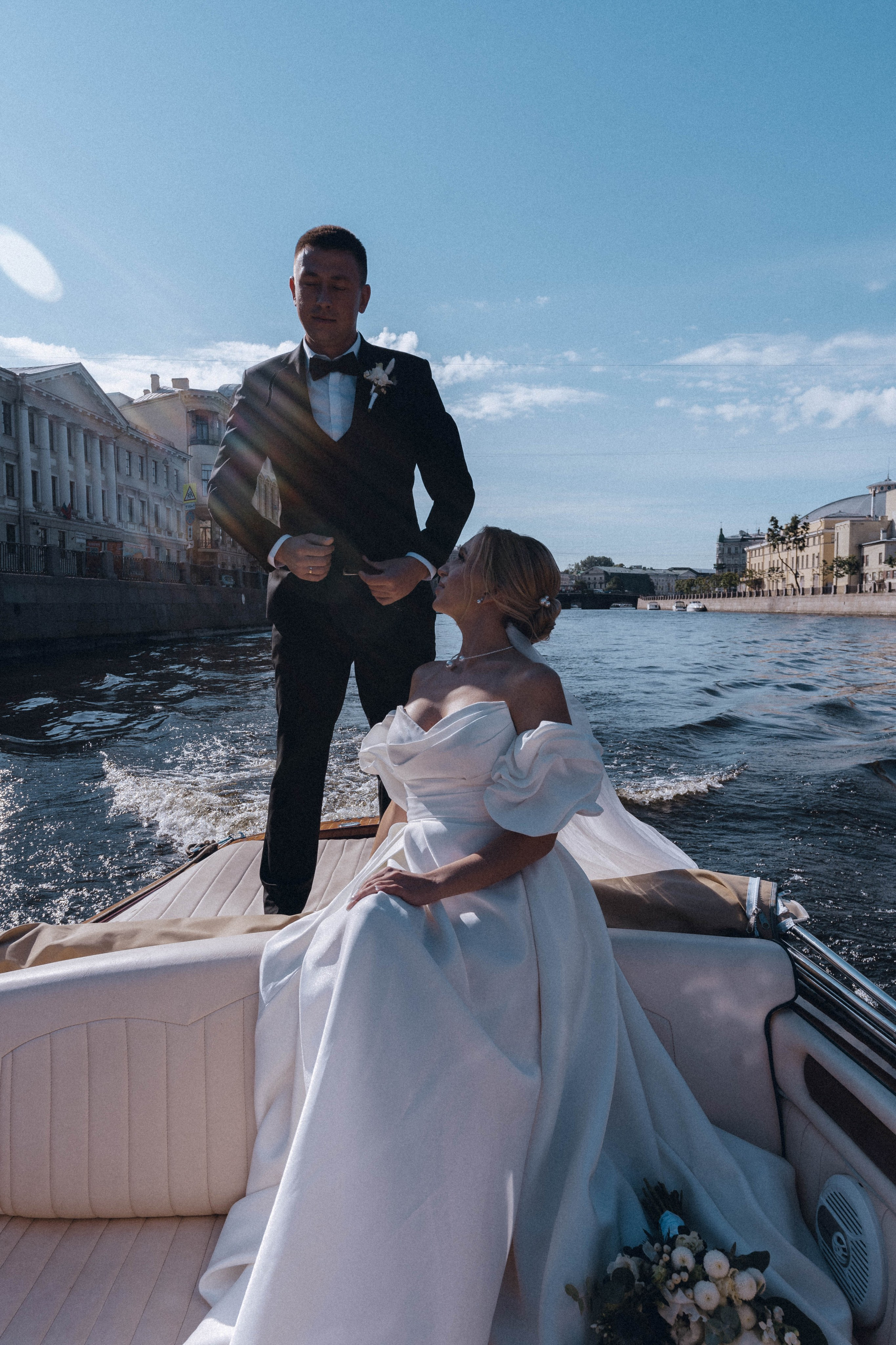 СВАДЕНБНАЯ СЬЕМКА НА КАТЕРЕ ПО КАНАЛАМ САНКТ-ПЕТЕРБУРГА И В АКВАТОРИИ НЕВЫ. Профессиональный фотограф, Санкт-Петербург — Виктория Богомолова