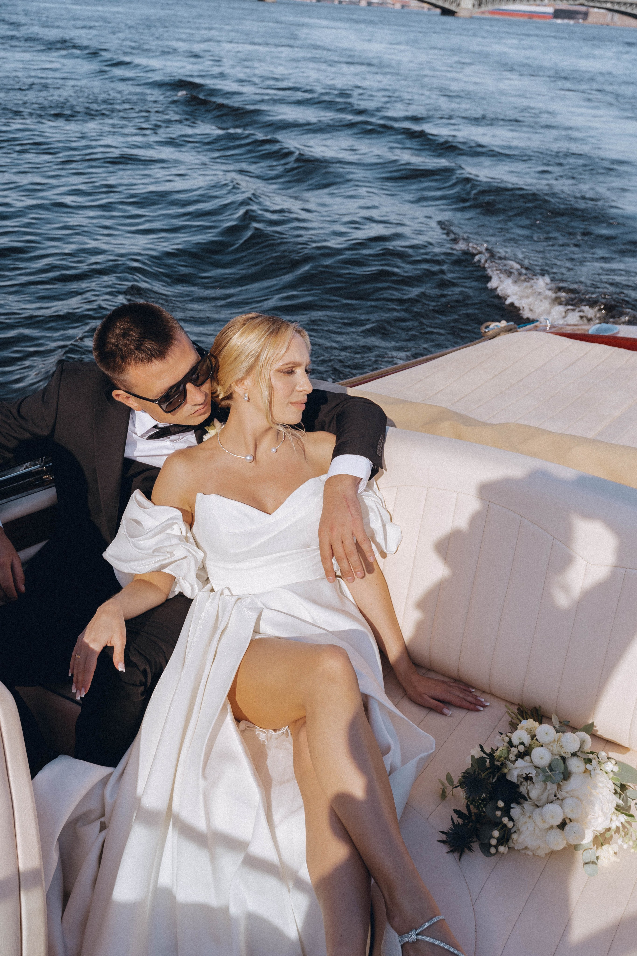 СВАДЕНБНАЯ СЬЕМКА НА КАТЕРЕ ПО КАНАЛАМ САНКТ-ПЕТЕРБУРГА И В АКВАТОРИИ НЕВЫ. Профессиональный фотограф, Санкт-Петербург — Виктория Богомолова