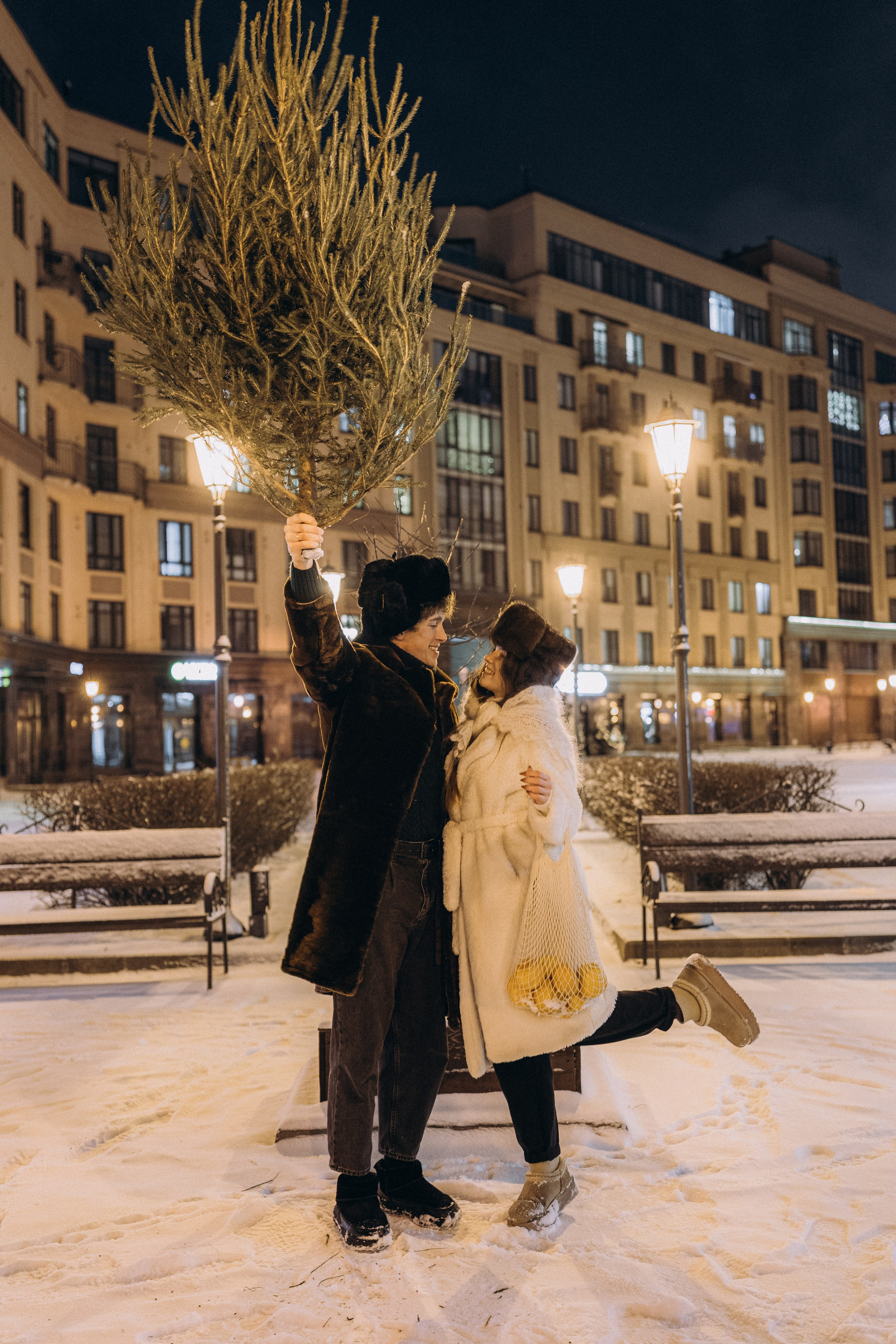 НОВОГОДНЯЯ ПРОГУЛКА ПАРЫ ПО ЧЕРНЫШЕВСКОЙ ПЕРЕД НОВЫМ ГОДОМ. Профессиональный фотограф, Санкт-Петербург — Виктория Богомолова
