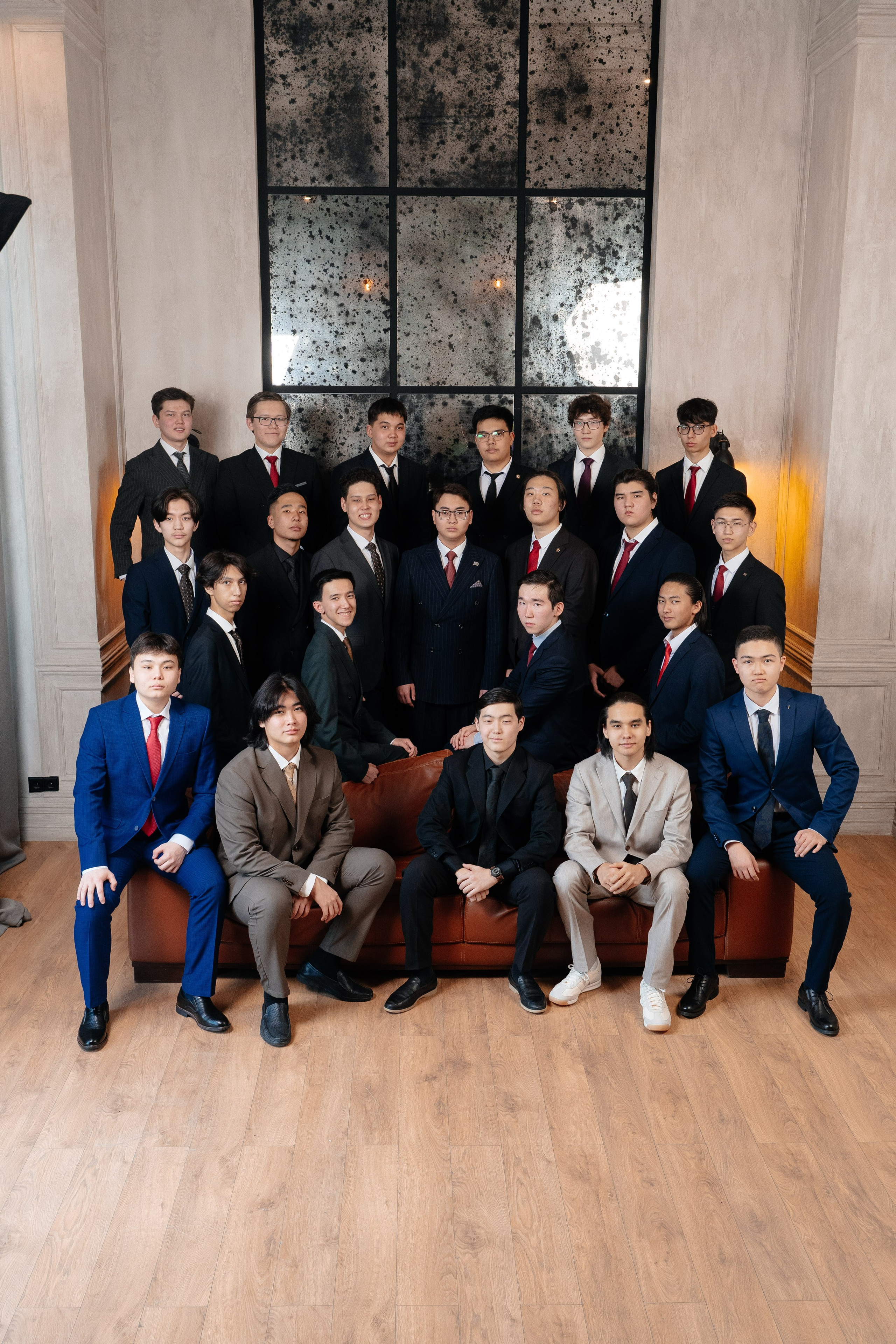 Мальчики общие фото. Выпускные альбомы в Нур-Султане (Астана) и по всему Казахстану