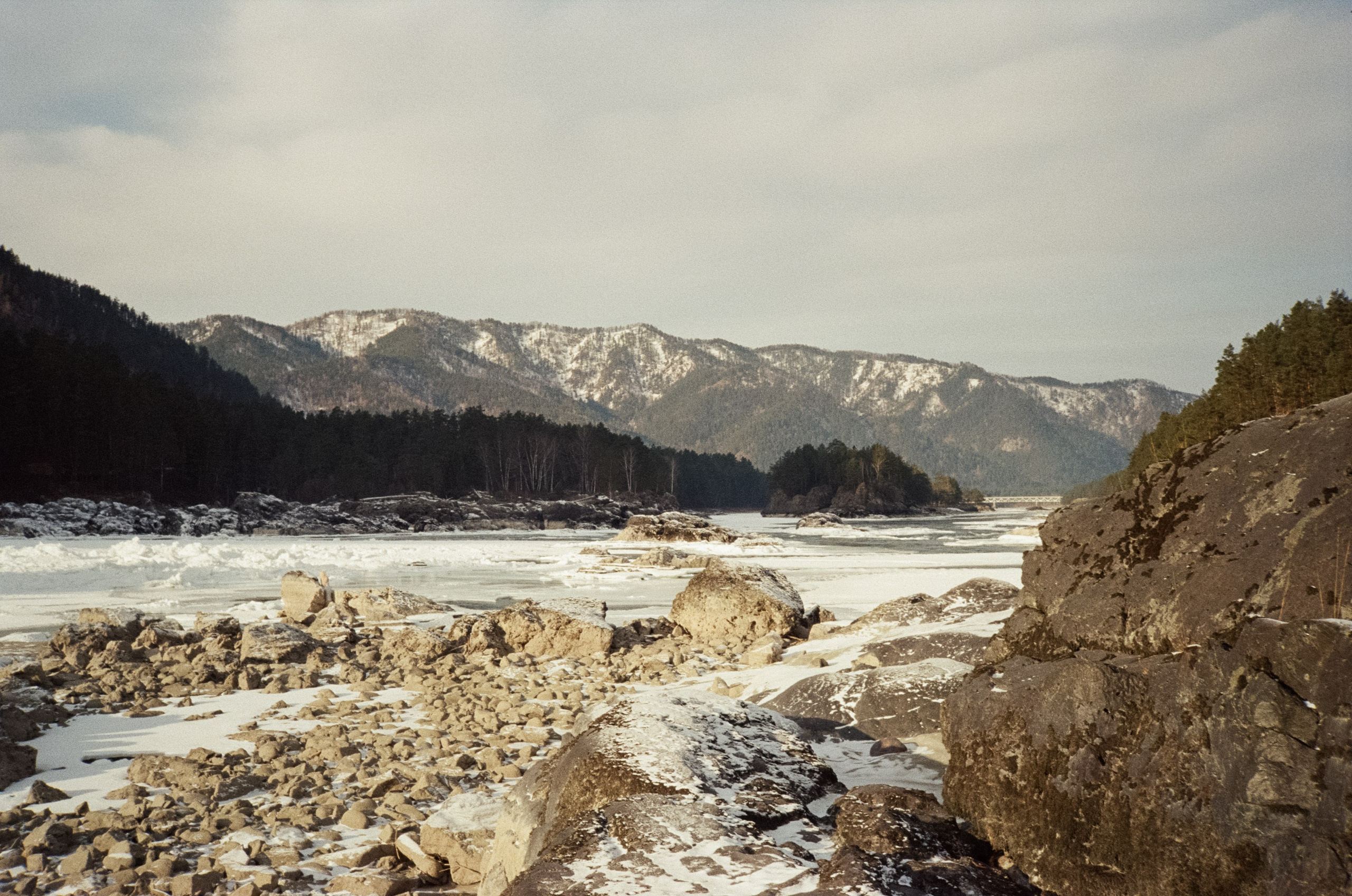 Кедровый остров и база Берель. Яркое солнце, скалы, льды и бурлящий по. Фотограф-документалист Мария Осокина