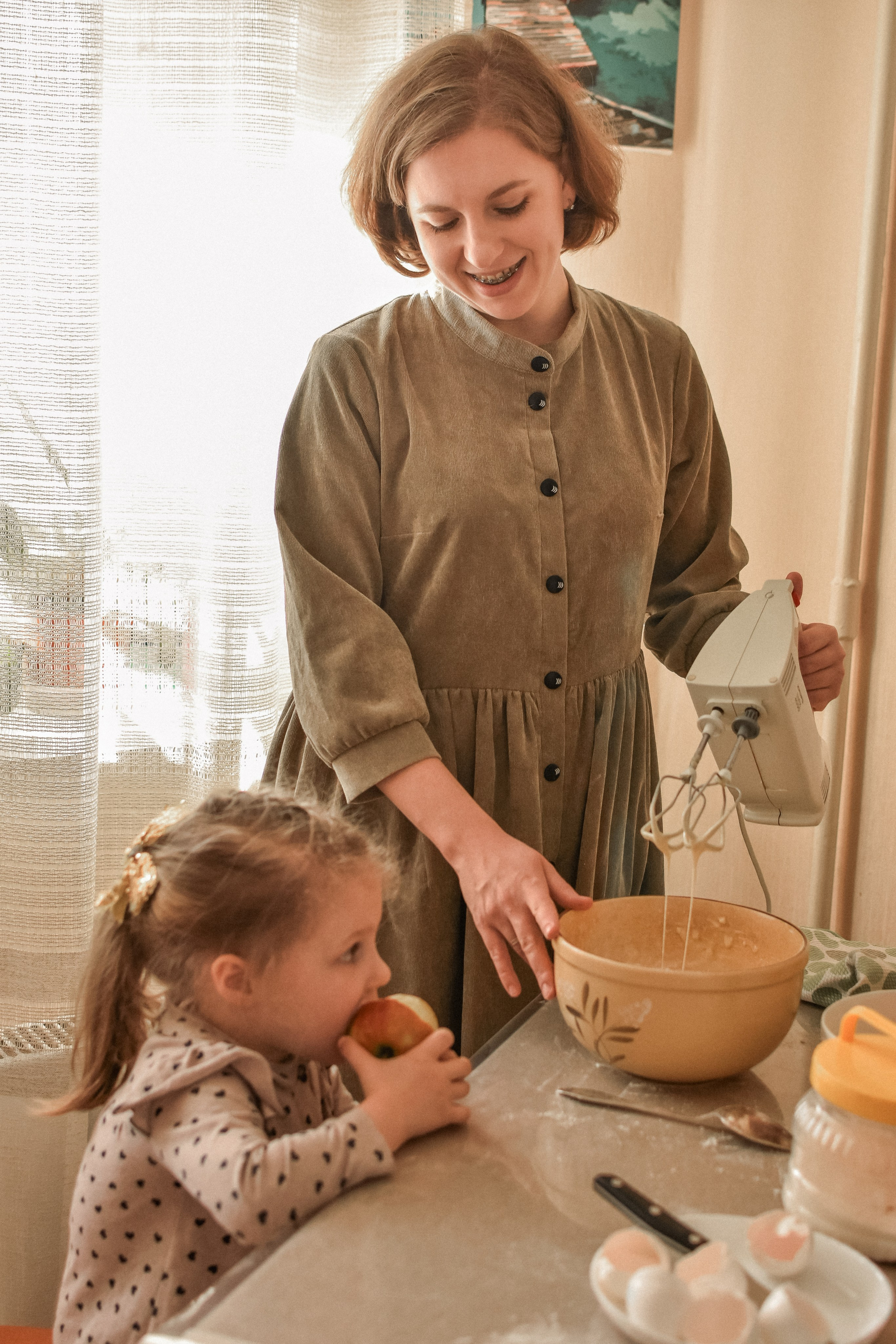Шарлотка по-семейному: рецепты, улыбки и любовь. Фотограф Мария Бесштанькина