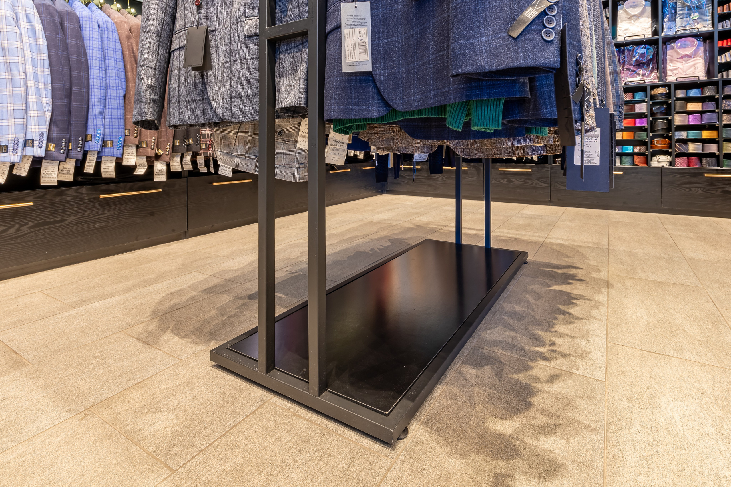 Съемка для производителя торгового оборудования в ТЦ «Ривьера». Интерьерный фотограф в Москве Сергей Чекмезов