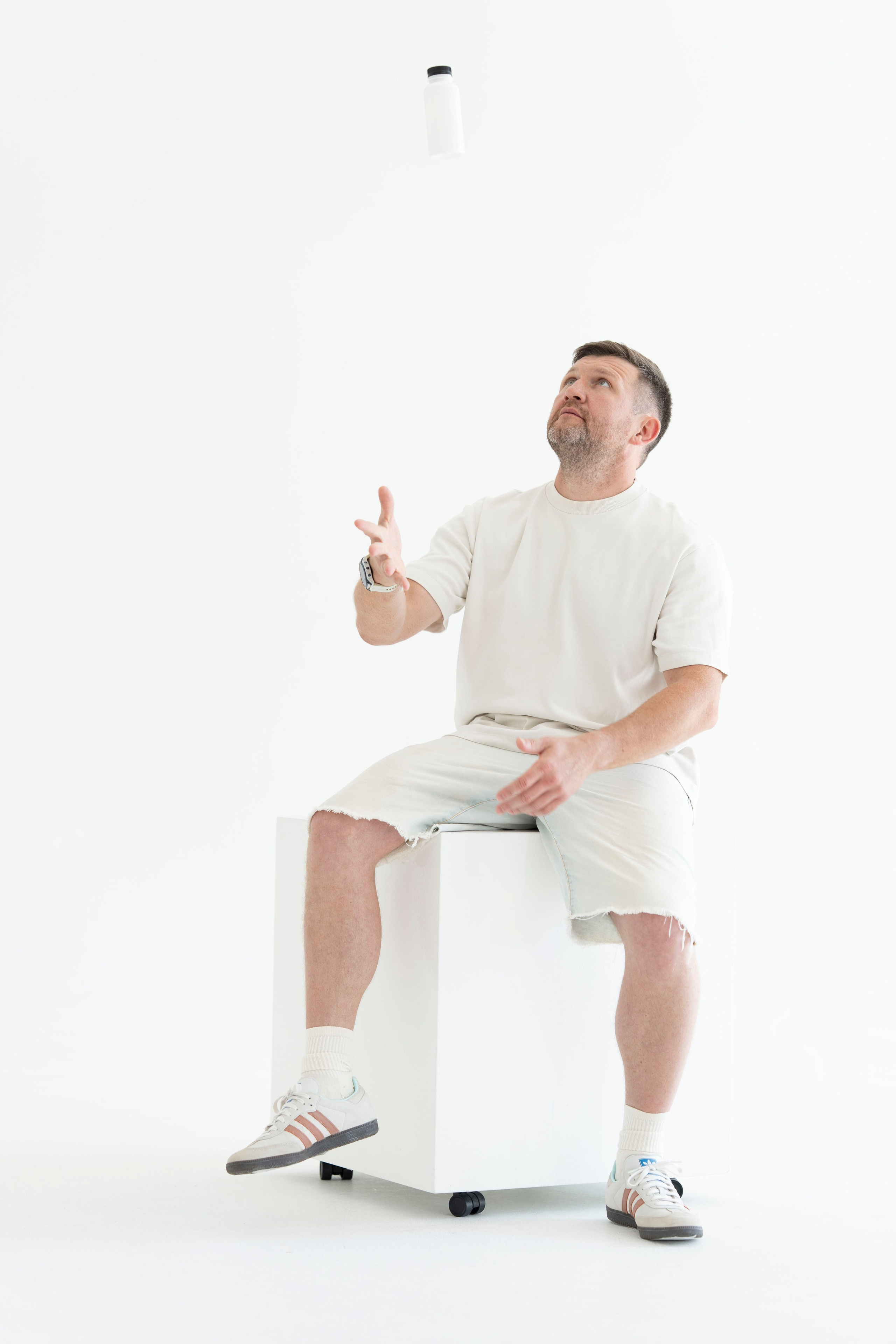 Артем. Владелец компании по производству пластиковой тары. Главная