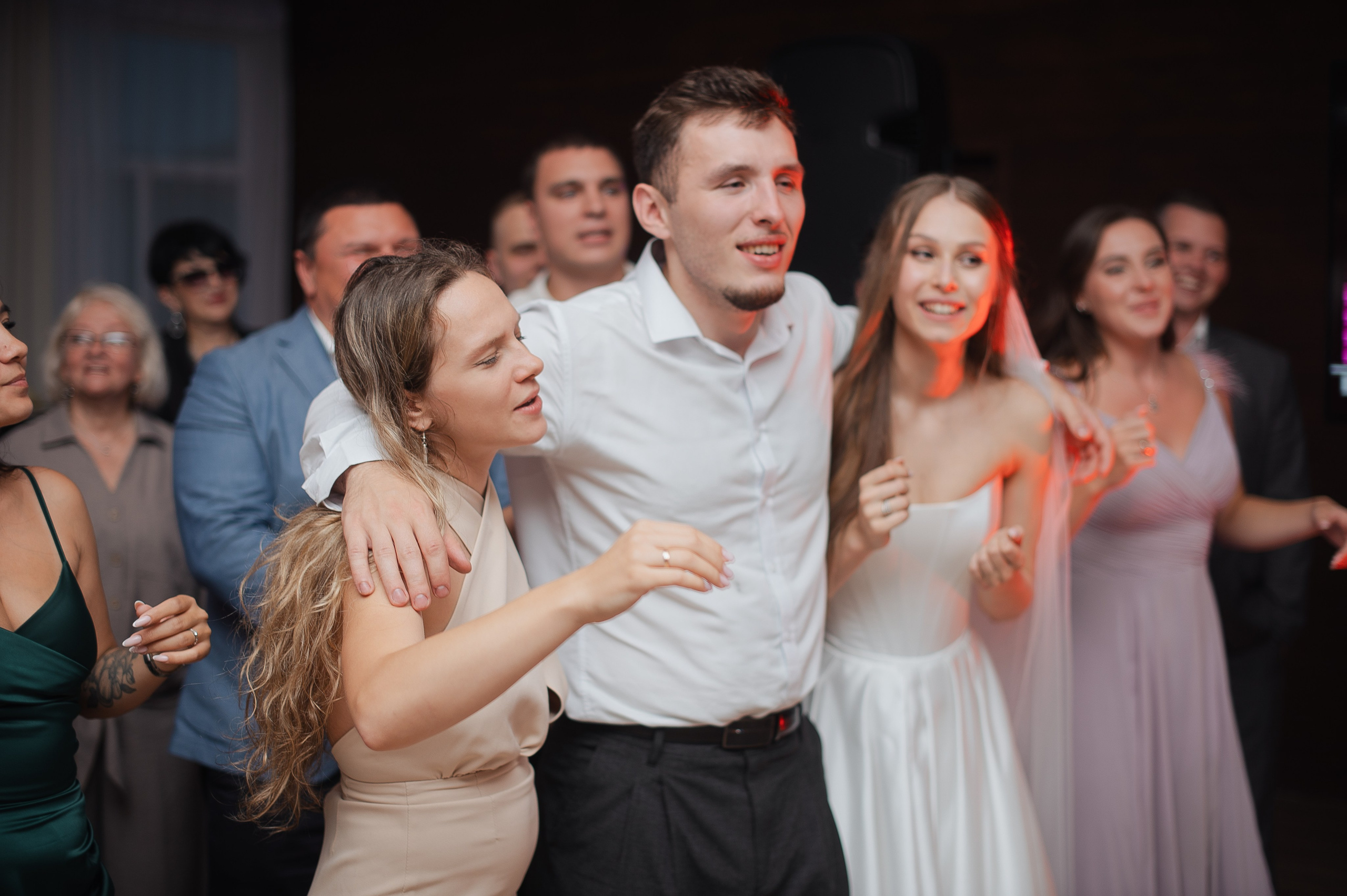 Свадьба на берегу Волги. Свадебный фотограф в Ярославле Денис Медоваров