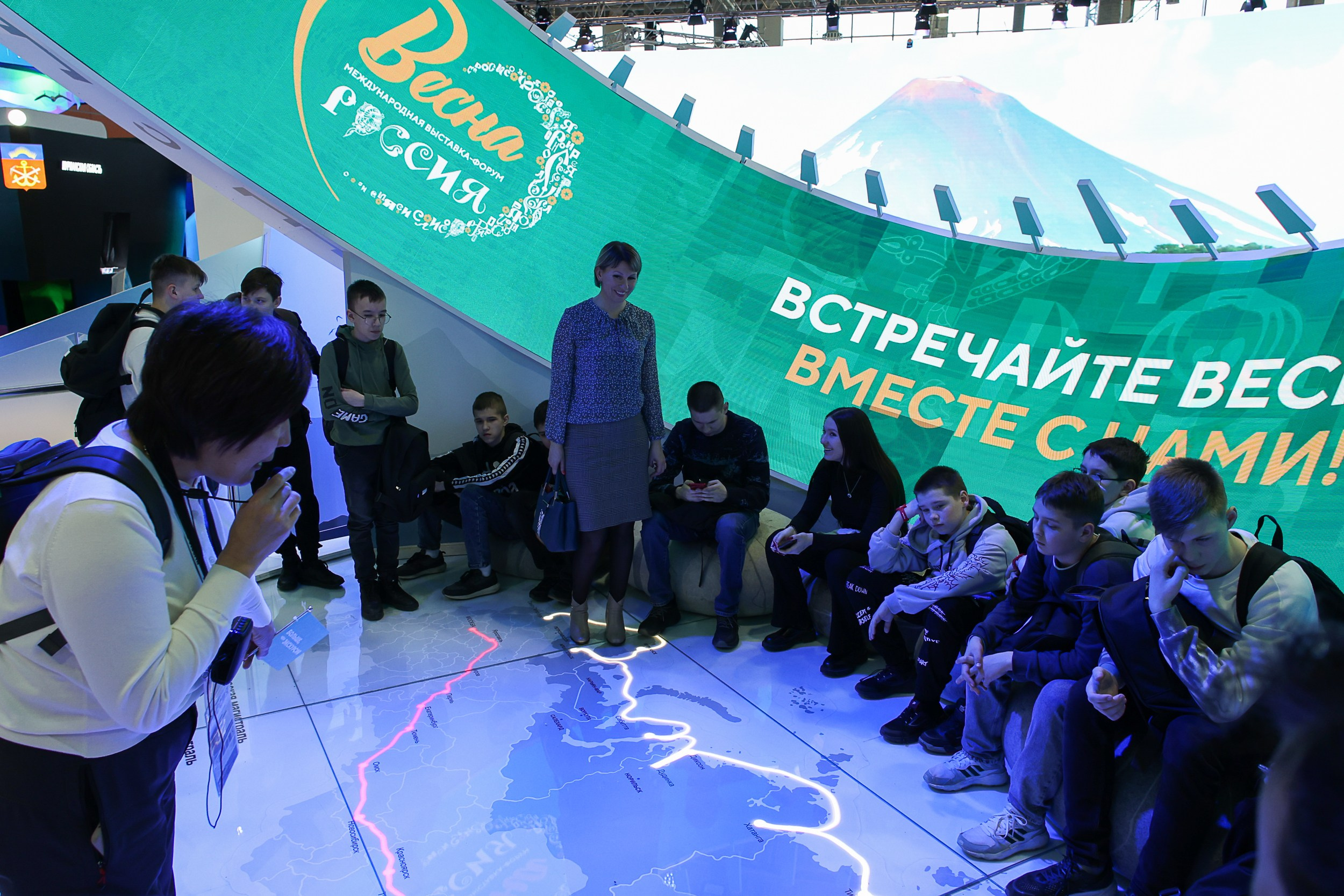 Выставка «Россия». Репортажный, архитектурный, театральный и файн-арт фотограф Лена Мельникова в Москве