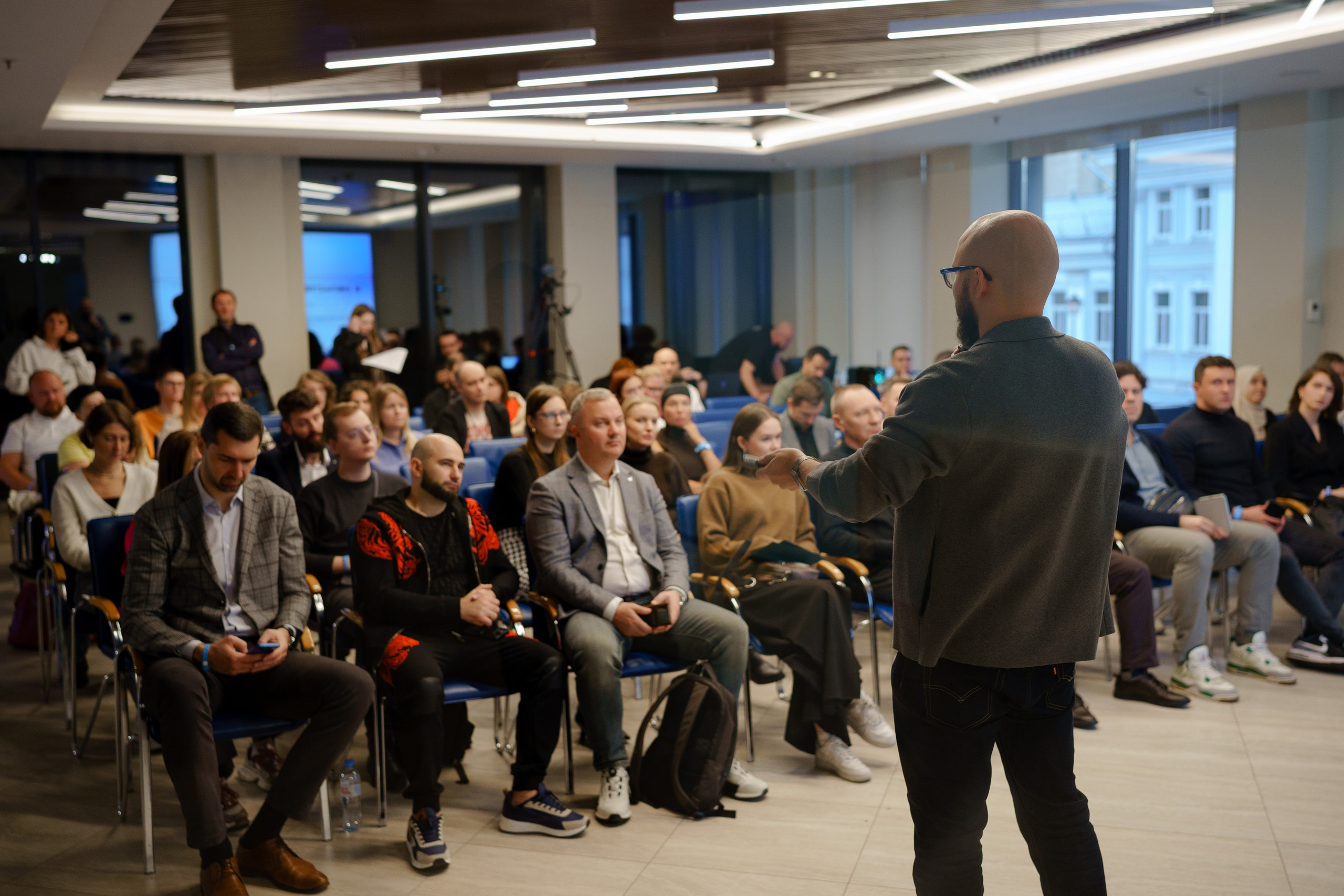 Репортажный фотограф на конференцию в Москве. Репортажный фотограф в Москве Саша Дружинина