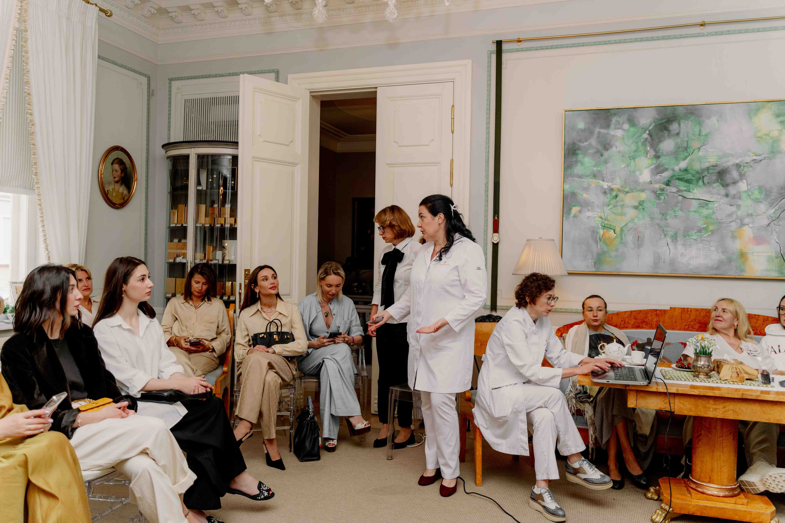 Изящная лекция в клинике в центре Москвы. Фотограф и видеограф в Москве и Абу Даби Мария Кулагина