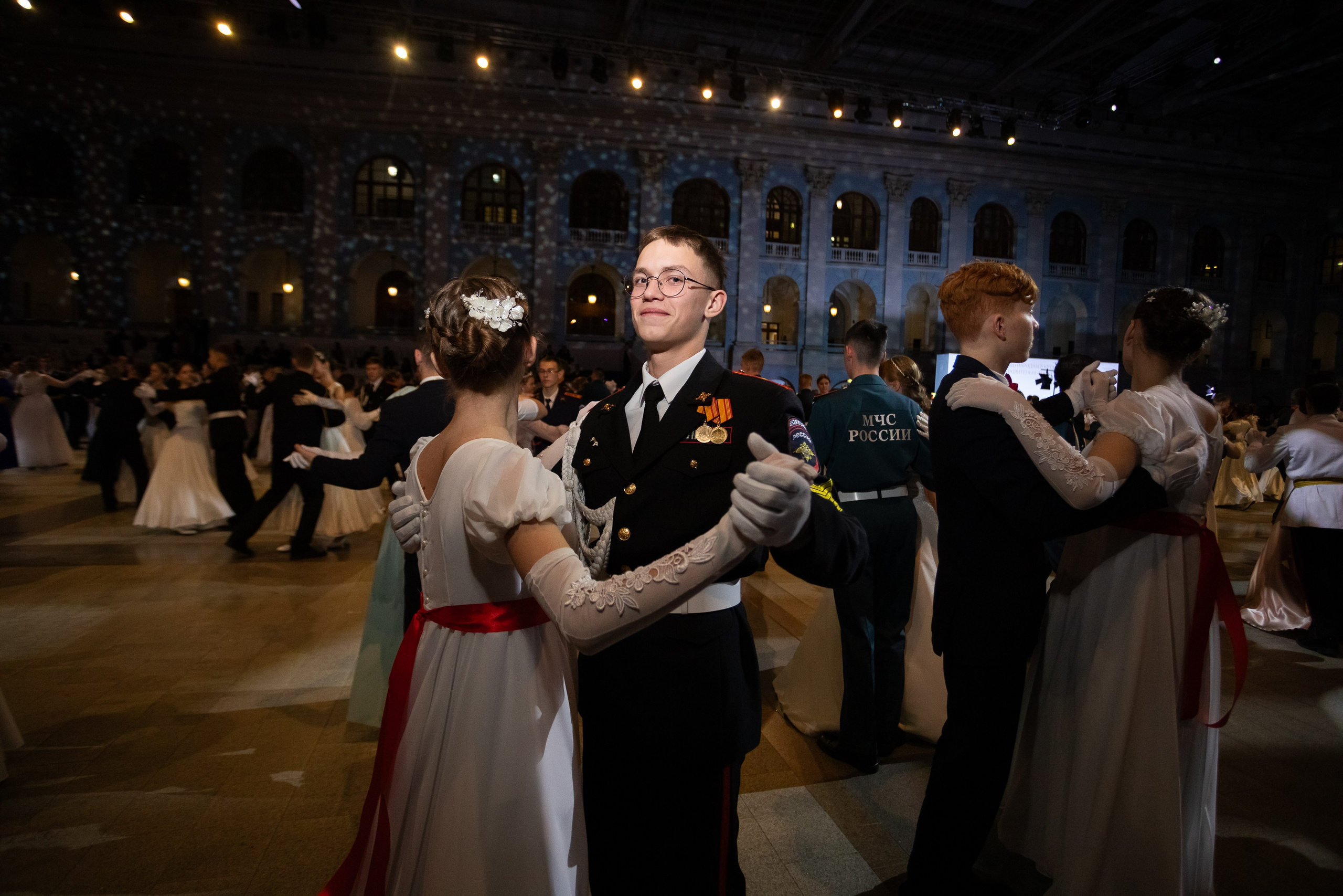 Кадетский бал. VICTOR SAPOZHNIKOV