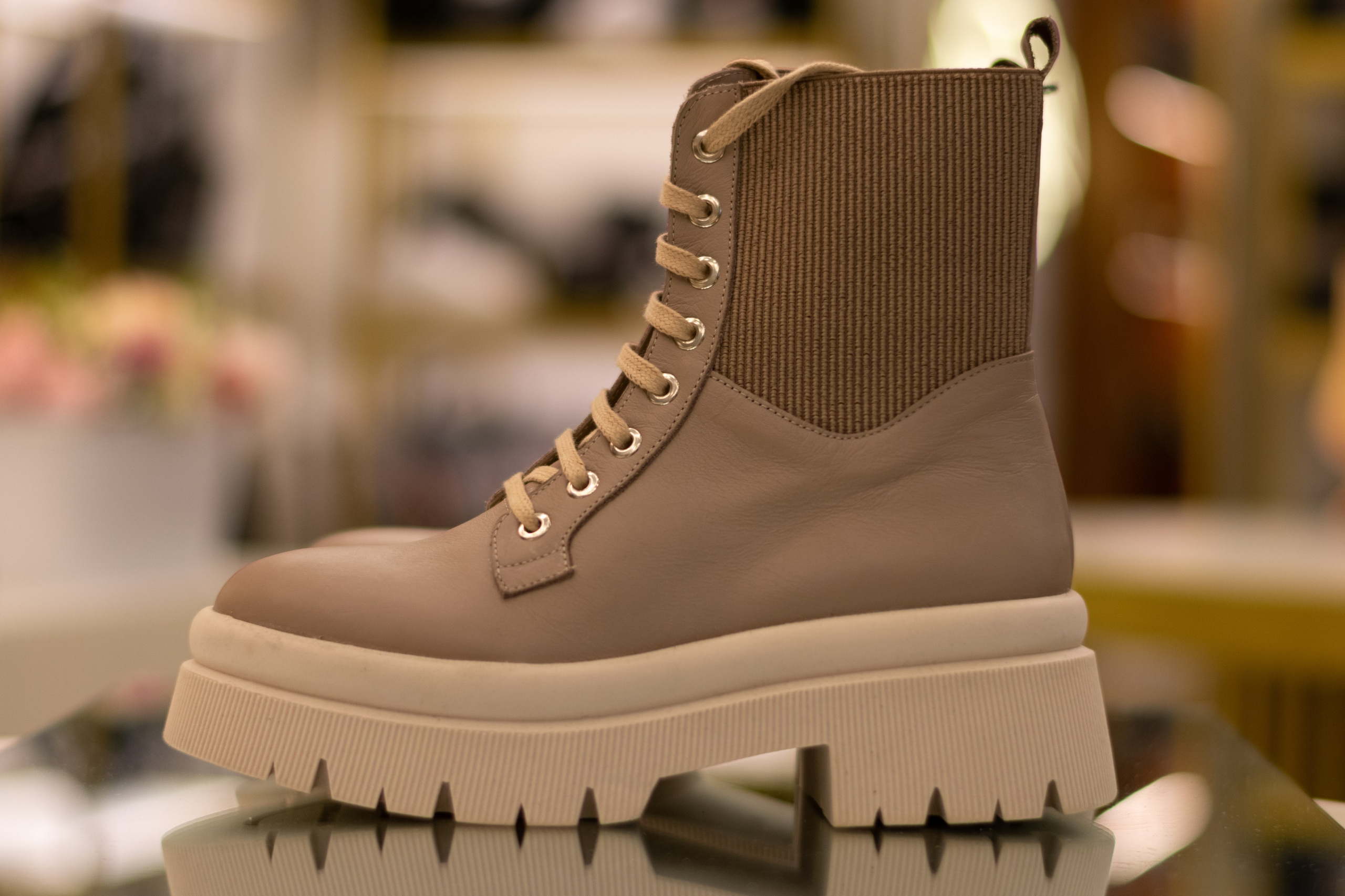 Для организаций. Предметная фотосессия для обувного магазина Capsula. Фотограф/видеограф Богдан Голованов