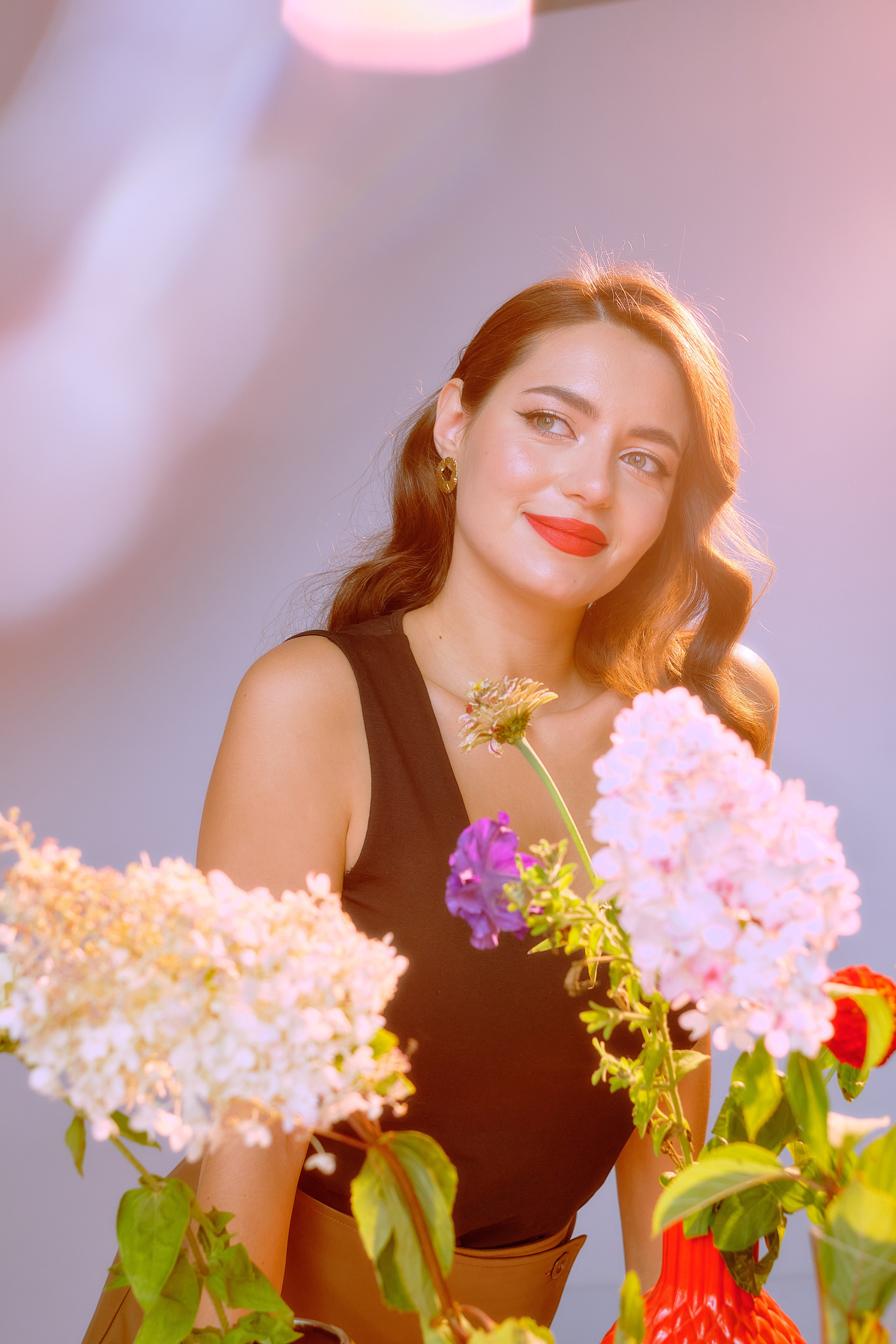 Индивидуальная съёмка в Твери, портреты я цветным светом, атмосферно, рефы с цветным светом