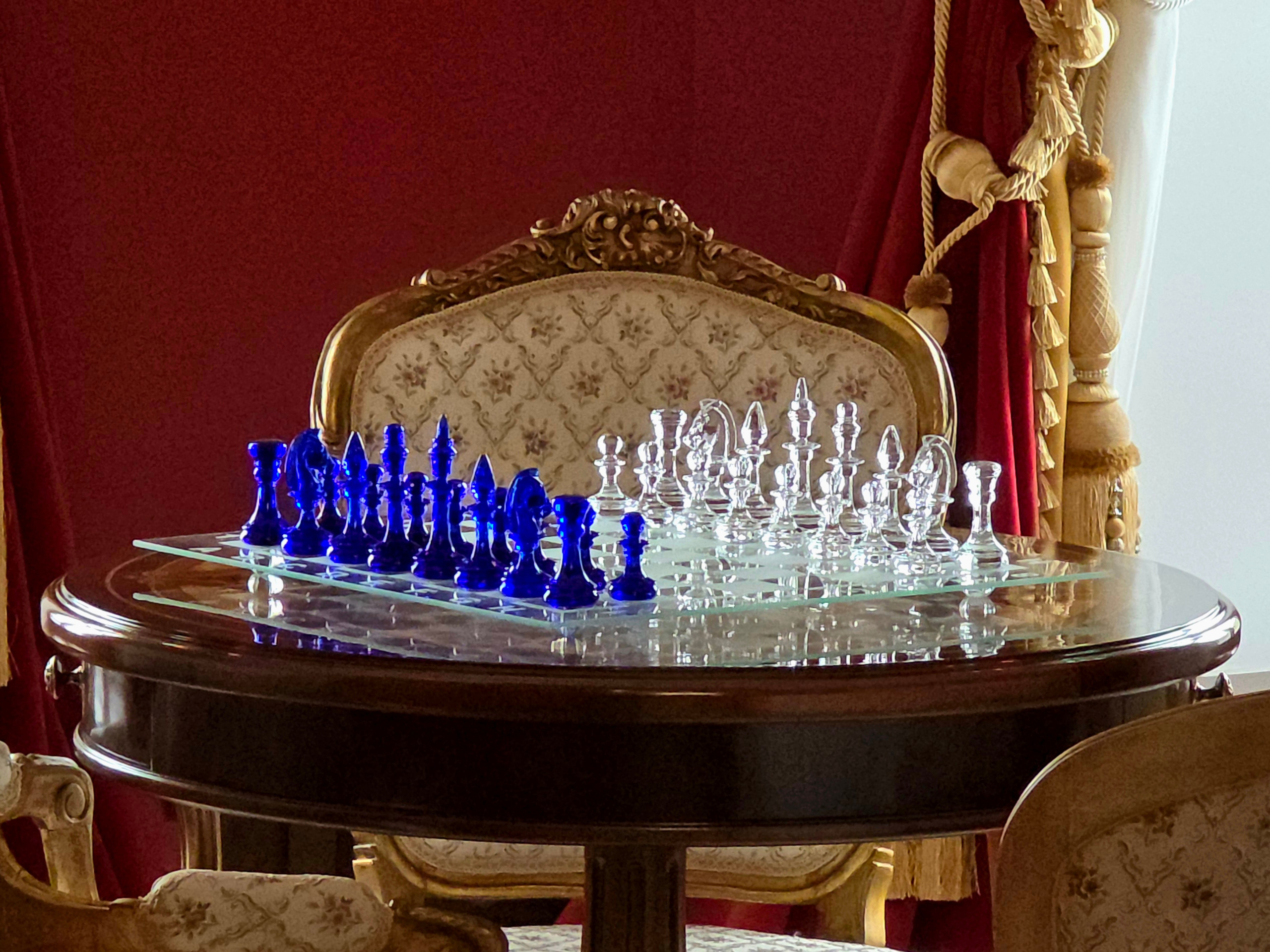 Стеклянные шахматы