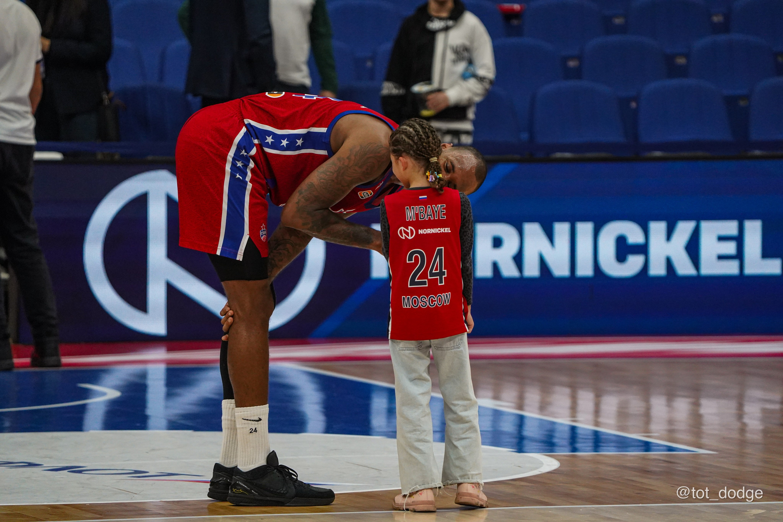Баскетбол. ЦСКА-Зенит (13.10.24). Автомобильный фотограф Шакая Кирилл