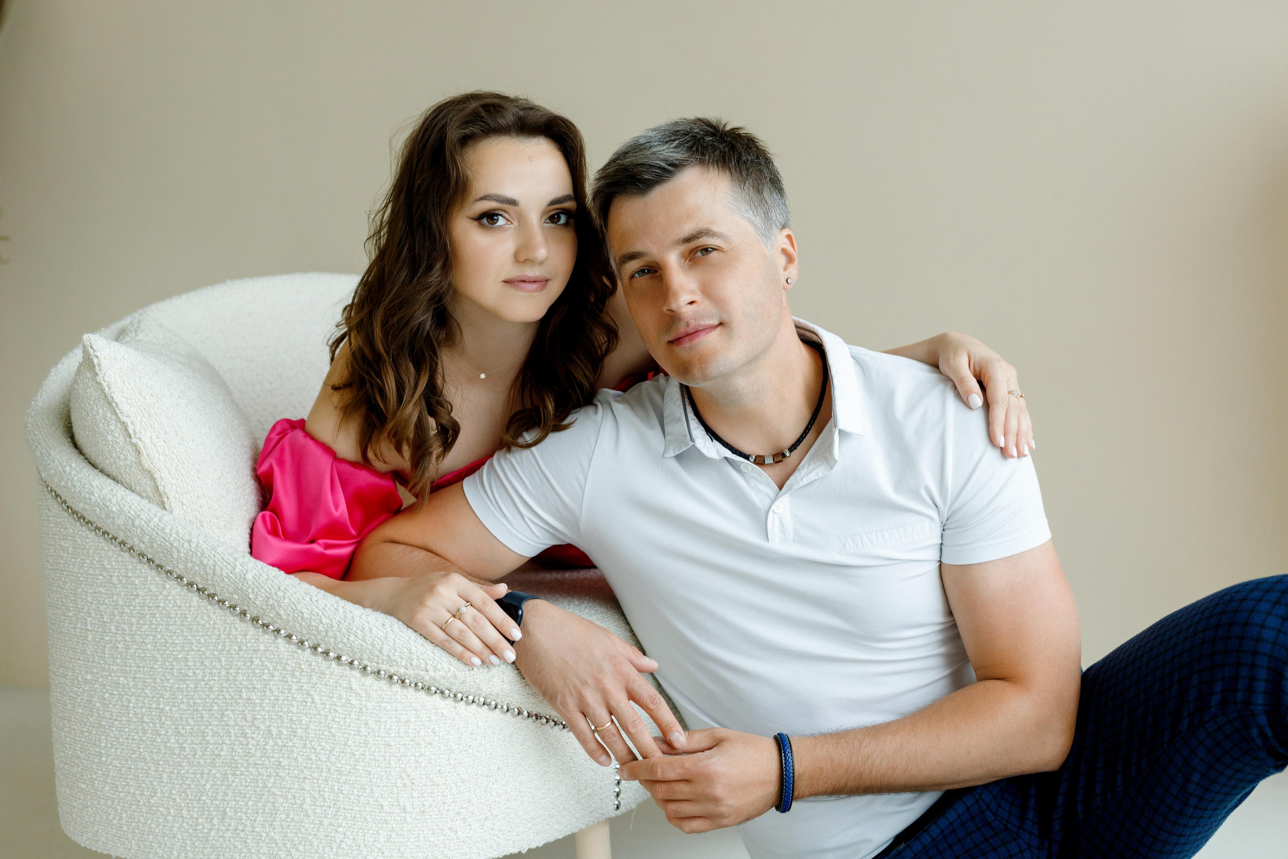 Семейная фотосессия в фотостудии Лофт 13 — зал Sun метро Румянцево. Фотограф Александра Сыщенко