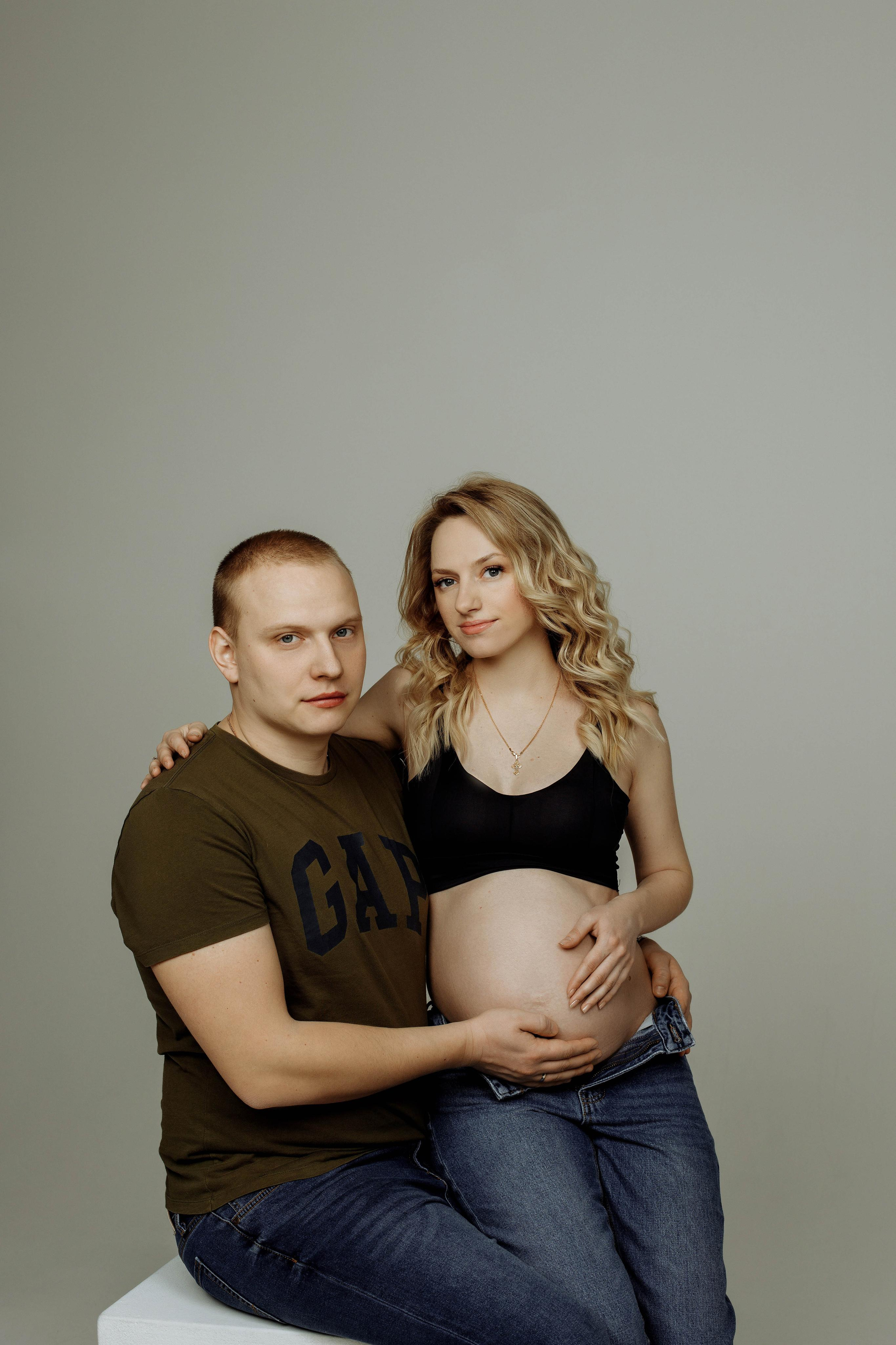 Фотосессия беременности в фотостудии Лофт-13. Фотограф Александра Сыщенко