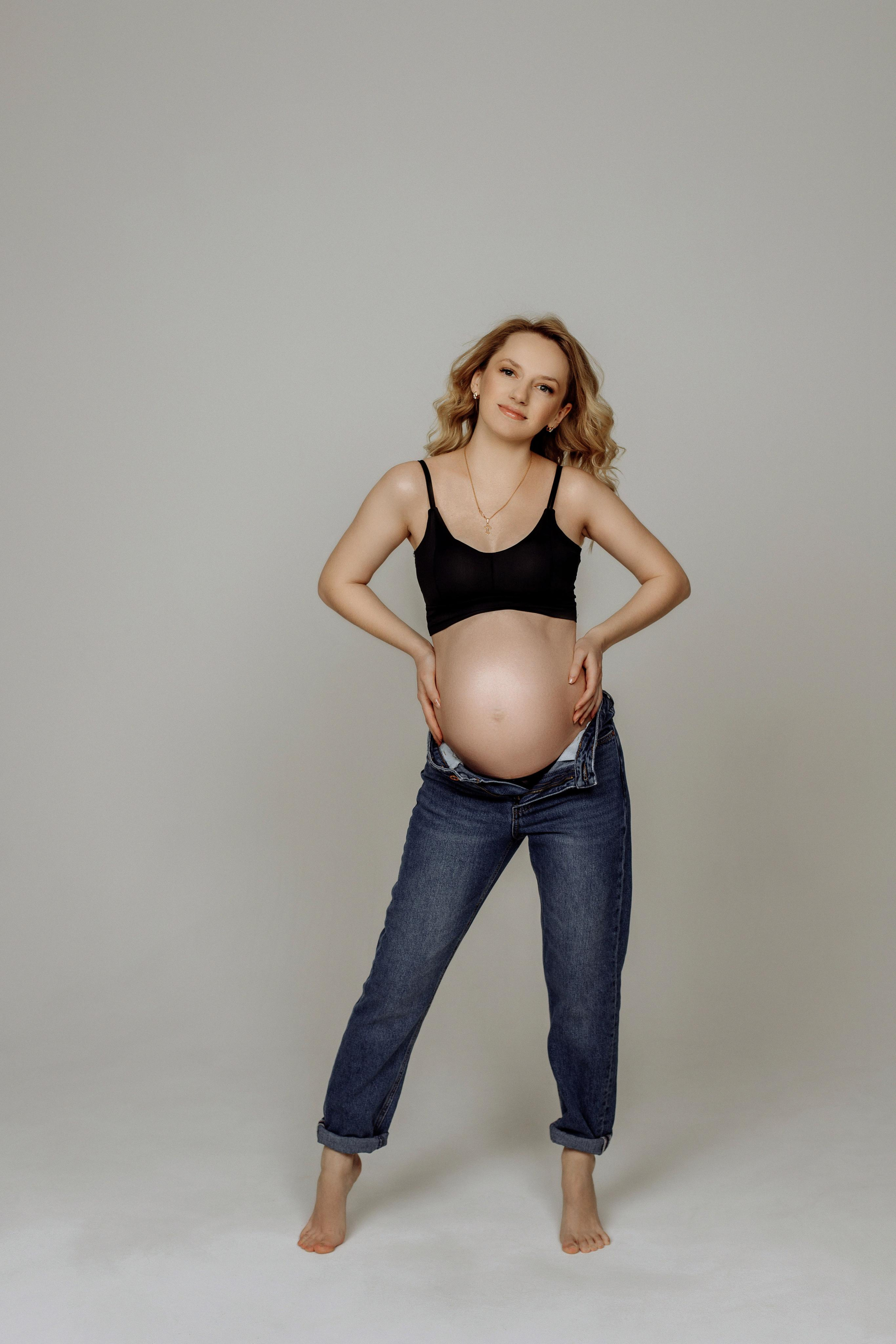 Фотосессия беременности в фотостудии Лофт-13. Фотограф Александра Сыщенко