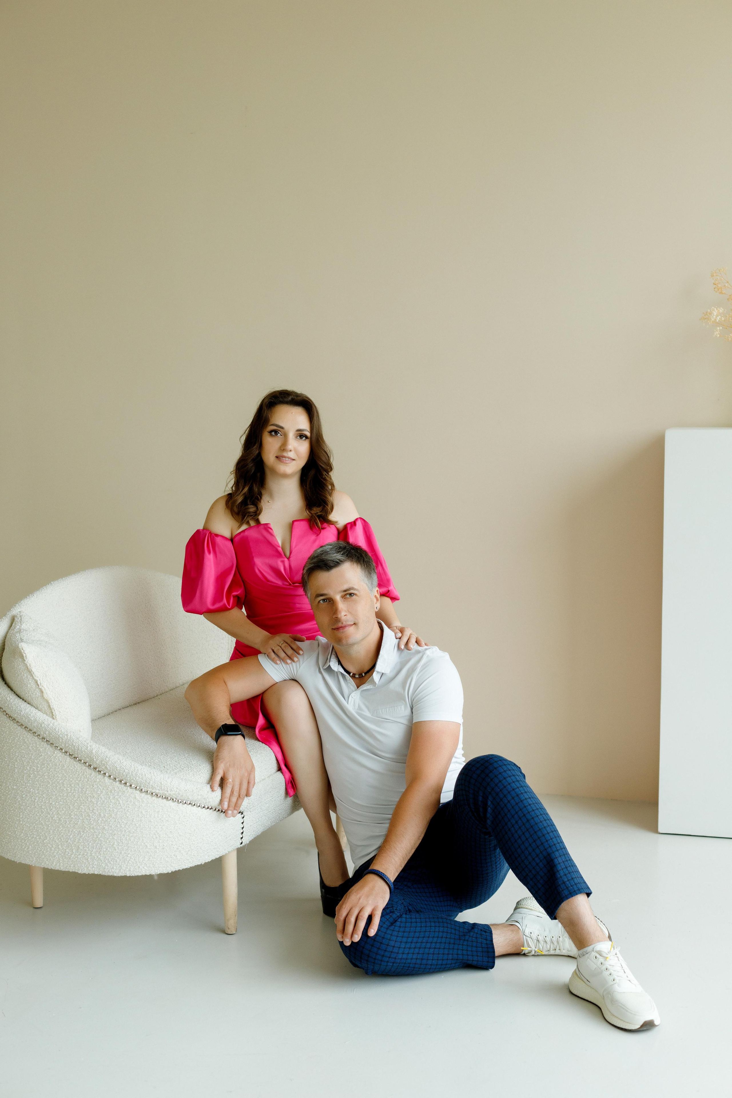 Семейная фотосессия в фотостудии Лофт 13 — зал Sun метро Румянцево. Фотограф Александра Сыщенко