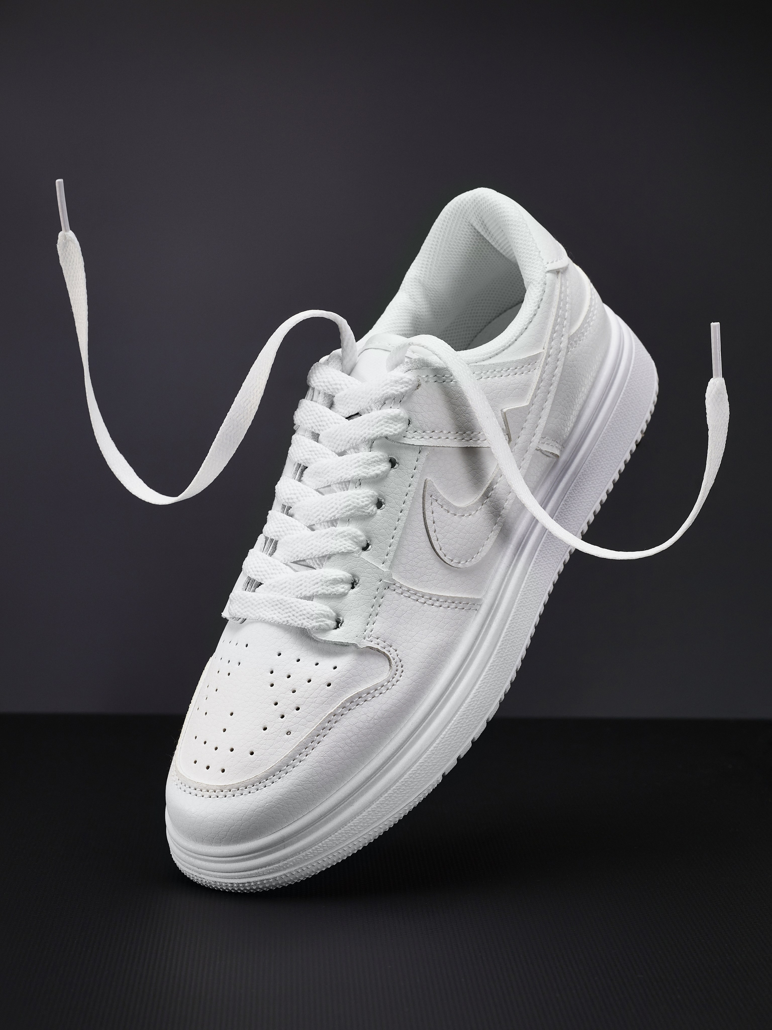 Кеды. Уютная студия предметной съемки для маркетплейсов в городе Москва