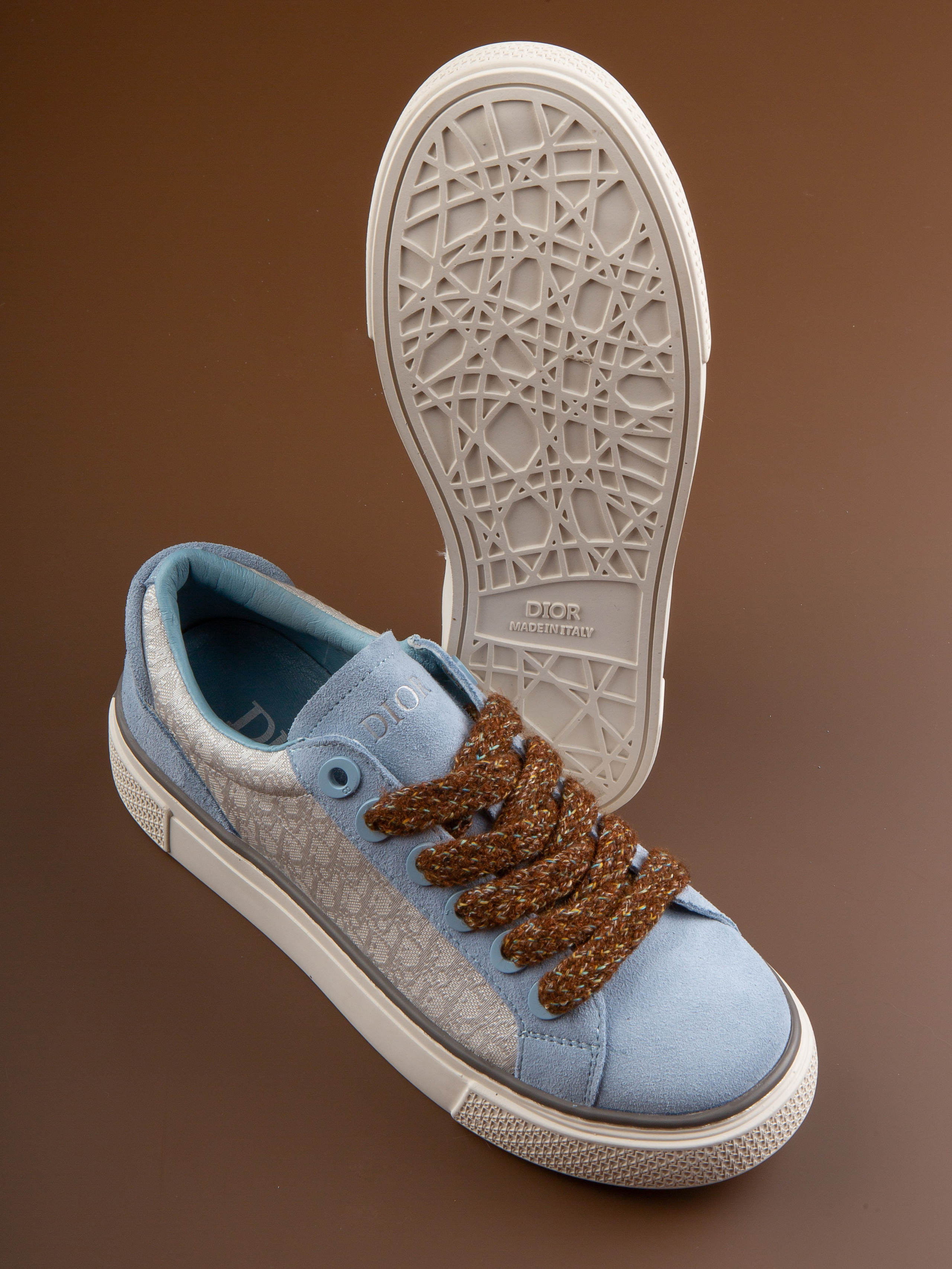 Обувь на цветных фонах. Фотограф Мария Кольцова