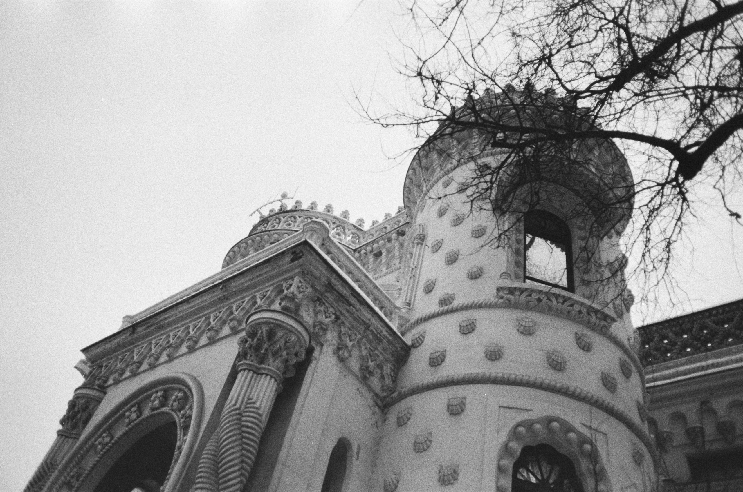 Воздвиженка / Voigtlander Bessa-T — Ultron 28 mm f2 / Fomapan 400 BW